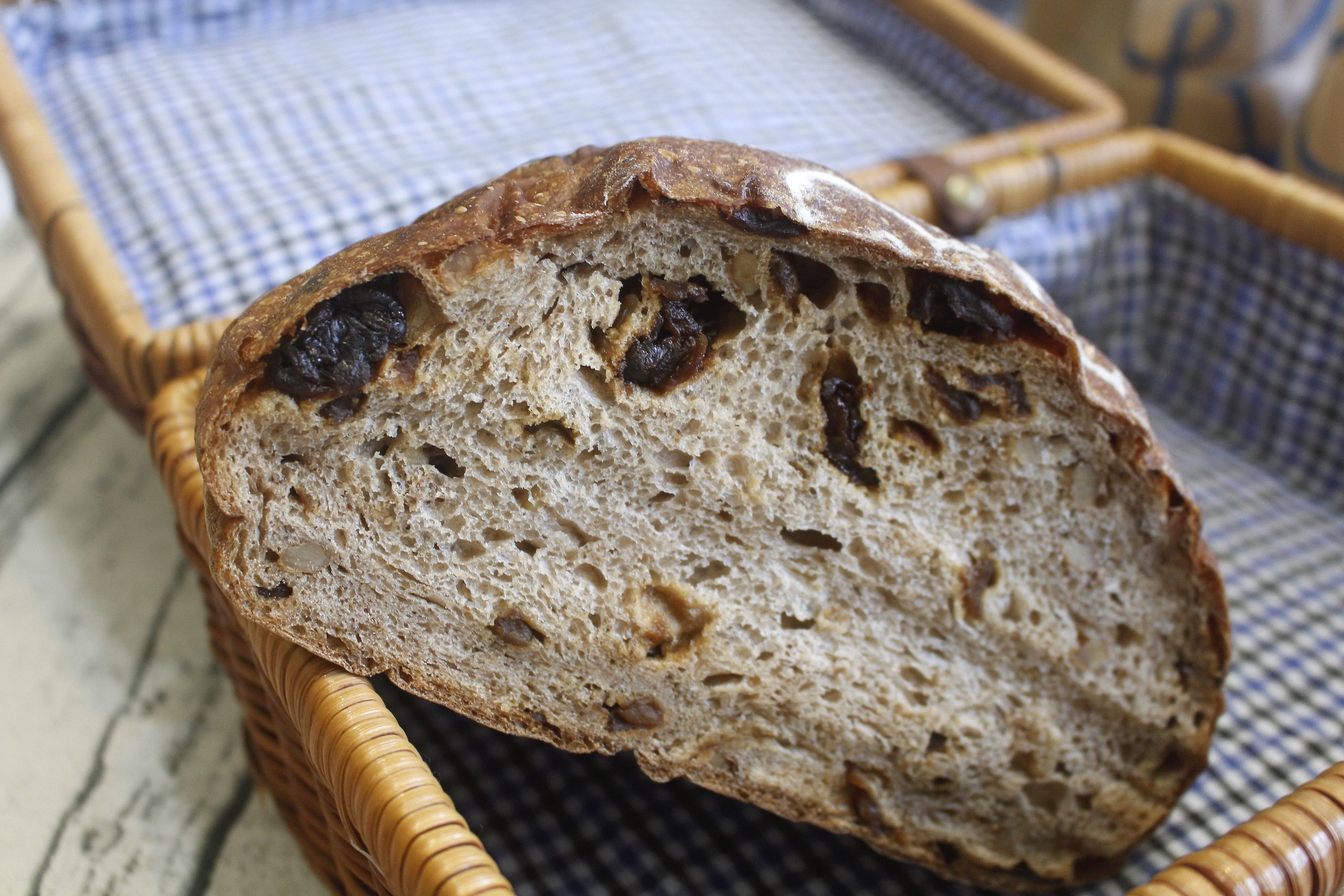 【桃園 REAL真‧CAFÉ‧BREAD】新型態麵包時尚店。鎮店之寶「酒釀桂圓」歐式麵包超美味！