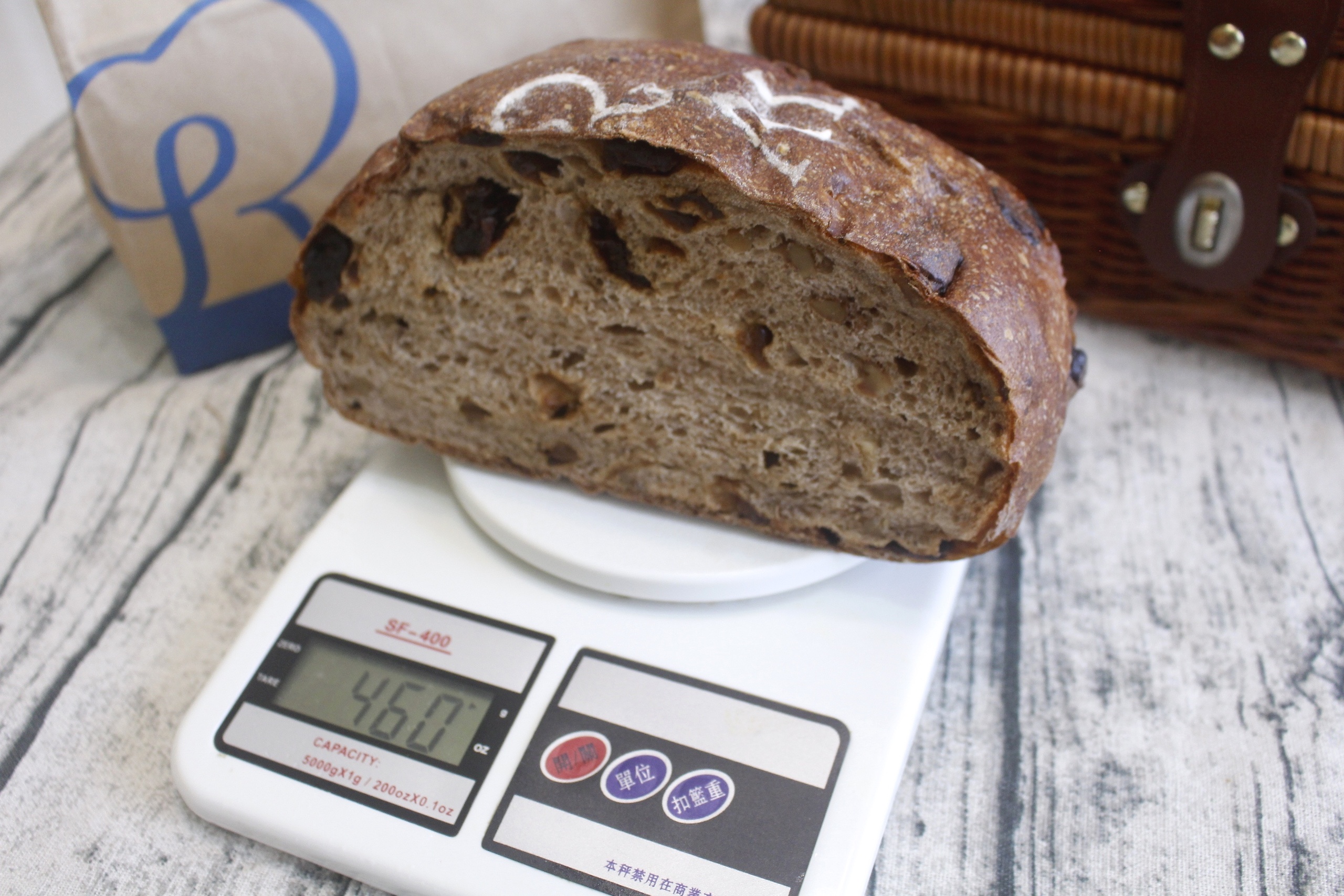 【桃園 REAL真‧CAFÉ‧BREAD】新型態麵包時尚店。鎮店之寶「酒釀桂圓」歐式麵包超美味！