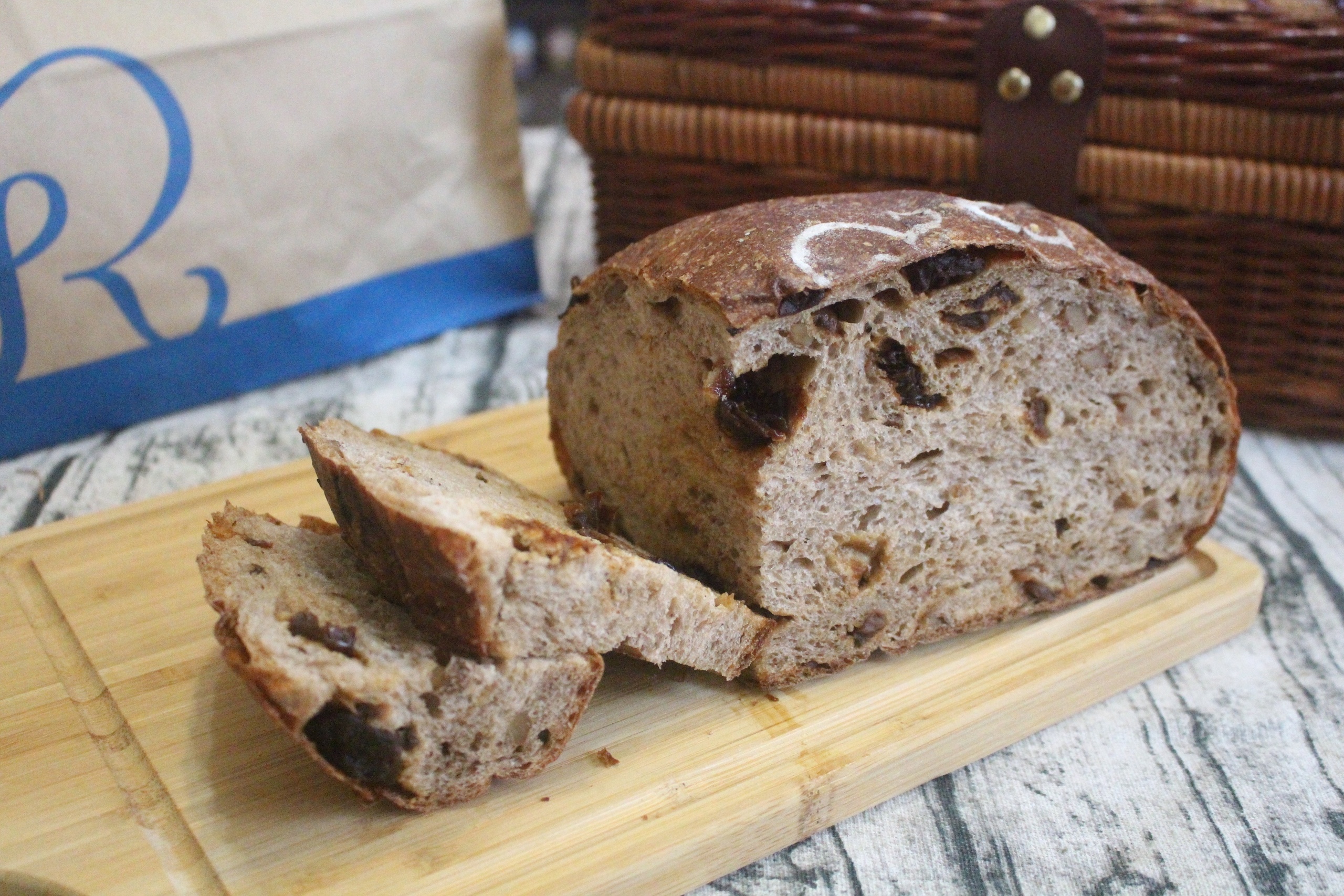 【桃園 REAL真‧CAFÉ‧BREAD】新型態麵包時尚店。鎮店之寶「酒釀桂圓」歐式麵包超美味！