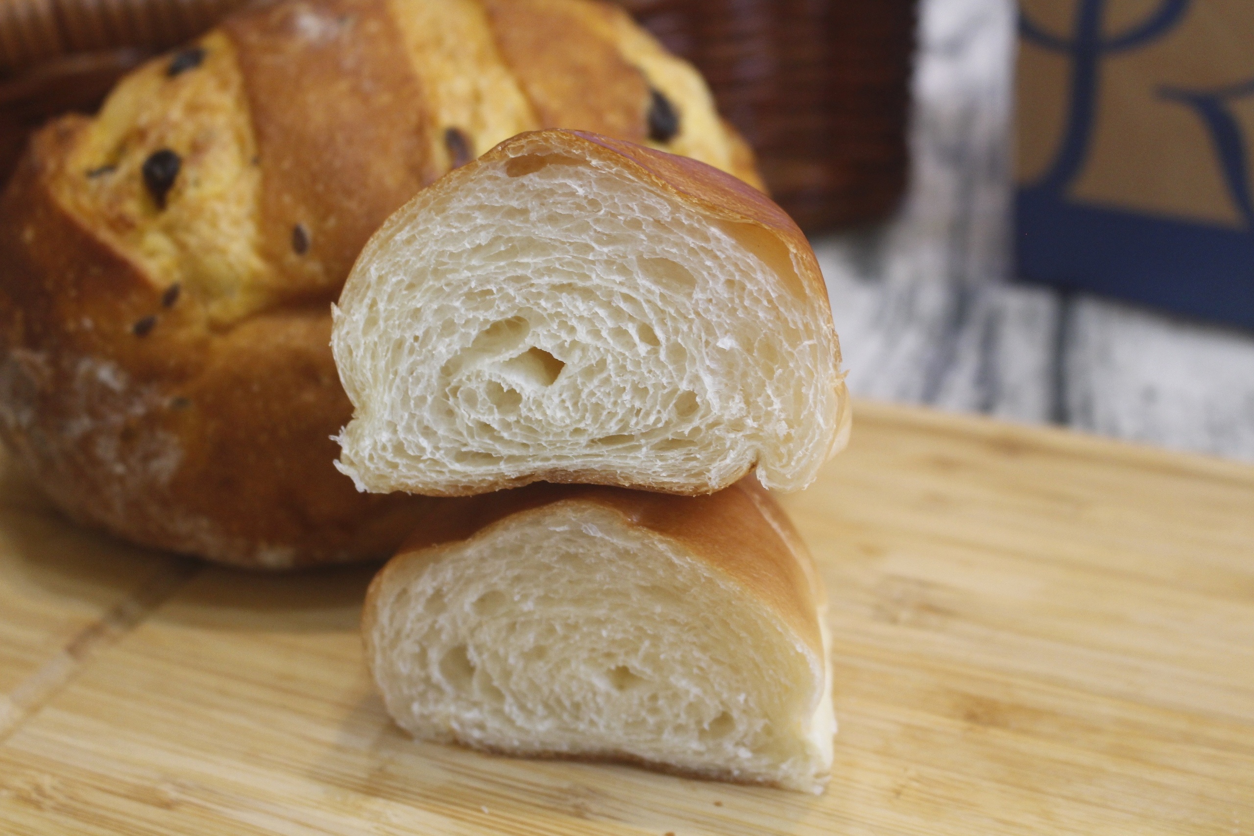 【桃園 REAL真‧CAFÉ‧BREAD】新型態麵包時尚店。鎮店之寶「酒釀桂圓」歐式麵包超美味！