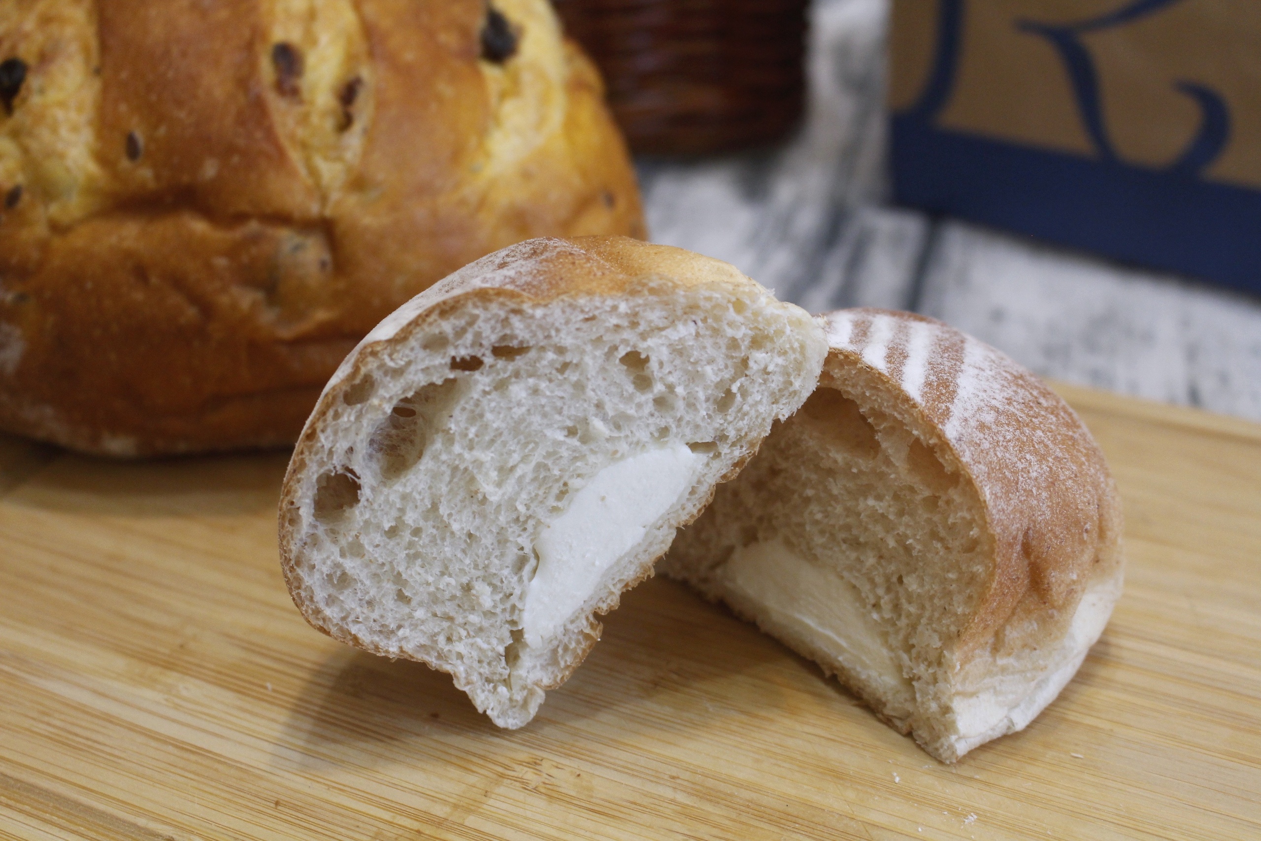 【桃園 REAL真‧CAFÉ‧BREAD】新型態麵包時尚店。鎮店之寶「酒釀桂圓」歐式麵包超美味！