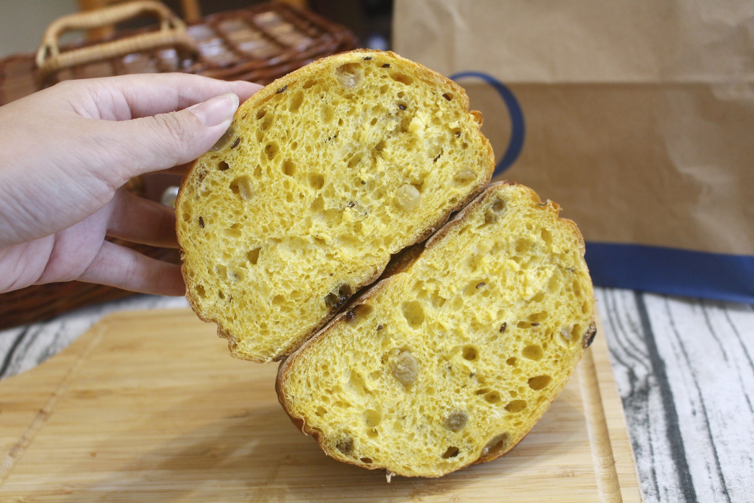 【桃園 REAL真‧CAFÉ‧BREAD】新型態麵包時尚店。鎮店之寶「酒釀桂圓」歐式麵包超美味！
