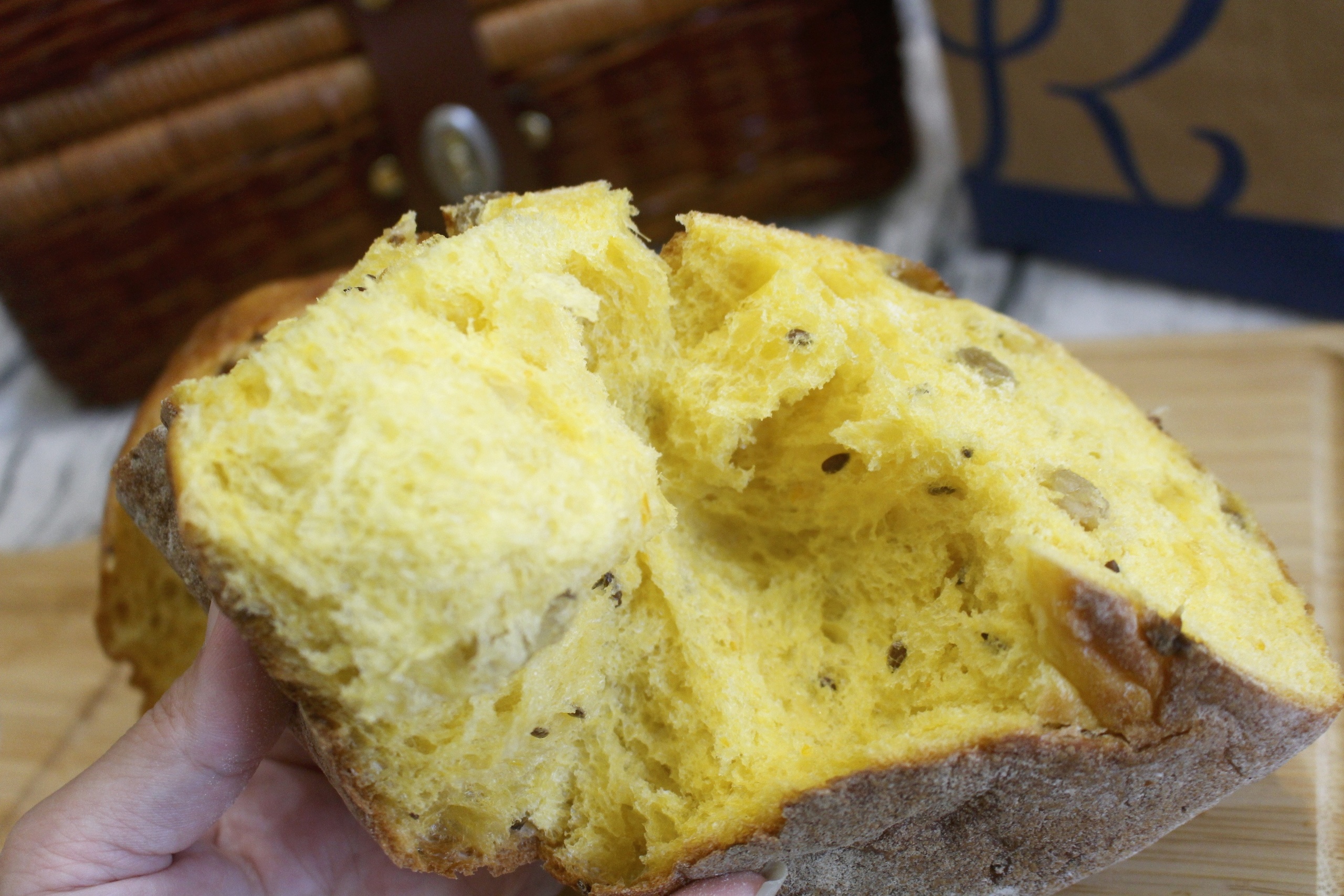 【桃園 REAL真‧CAFÉ‧BREAD】新型態麵包時尚店。鎮店之寶「酒釀桂圓」歐式麵包超美味！