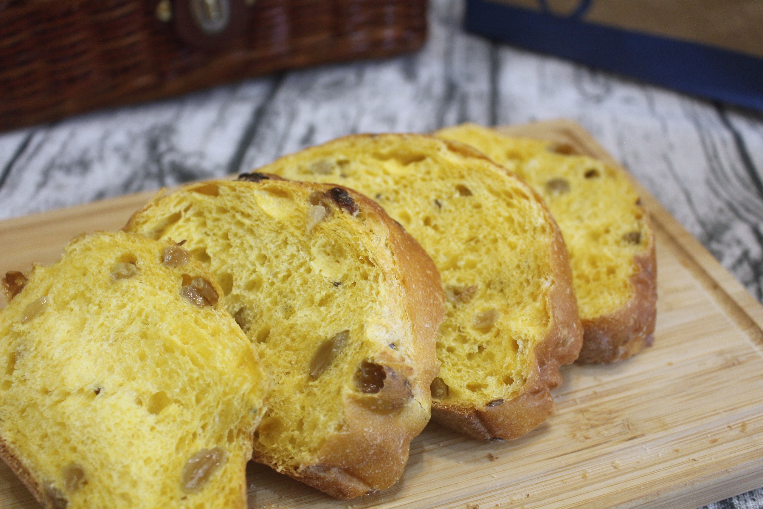 【桃園 REAL真‧CAFÉ‧BREAD】新型態麵包時尚店。鎮店之寶「酒釀桂圓」歐式麵包超美味！