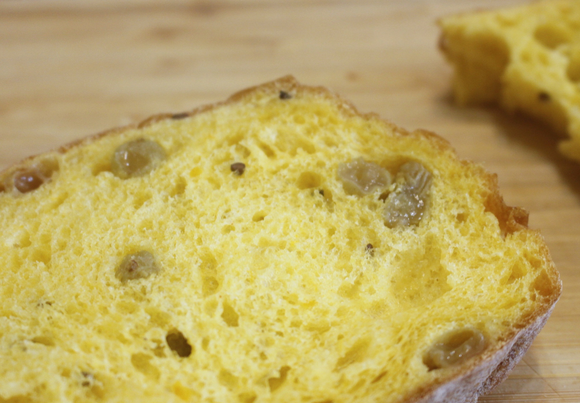 【桃園 REAL真‧CAFÉ‧BREAD】新型態麵包時尚店。鎮店之寶「酒釀桂圓」歐式麵包超美味！