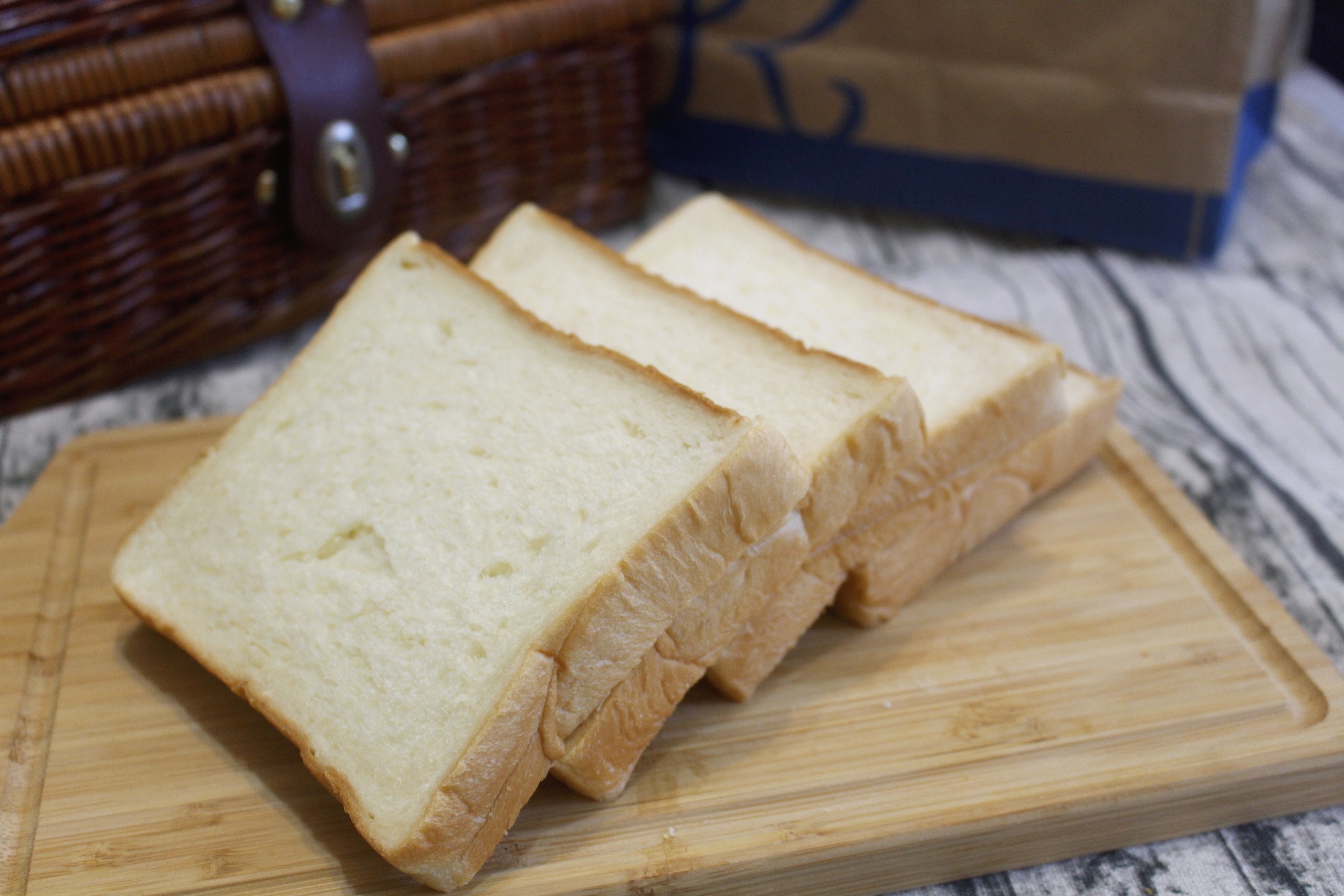 【桃園 REAL真‧CAFÉ‧BREAD】新型態麵包時尚店。鎮店之寶「酒釀桂圓」歐式麵包超美味！