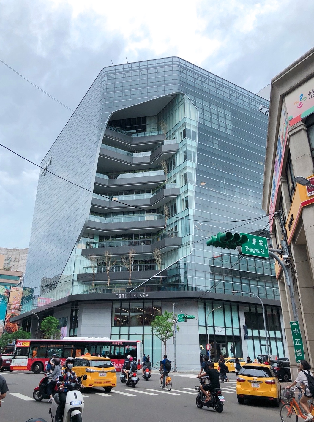【桃園 統領廣場 TONLIN PLAZA】9/15試營運!日本表參道街頭超時尚(內文:各店開幕優惠時間) 【桃園 統領廣場 TONLIN PLAZA】9/15試營運!日本表參道街頭超時尚(內文:各店開幕優惠時間)