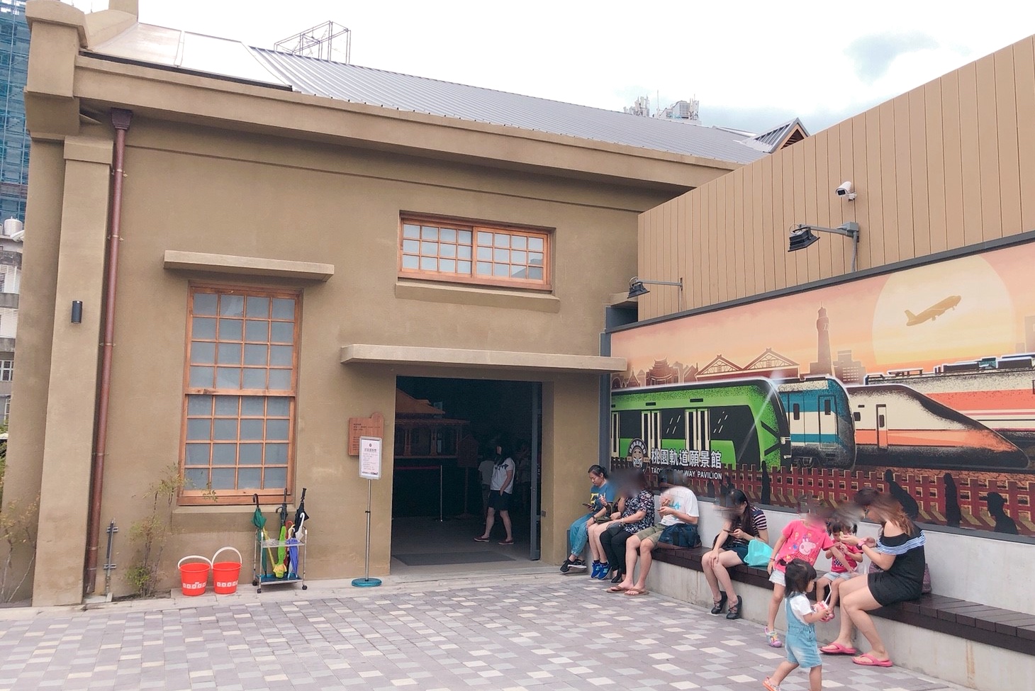 【桃園 軌道願景館】跟著桃園號小火車出發去。GOGO樂『3D媒體互動、體驗車長、益智積木』