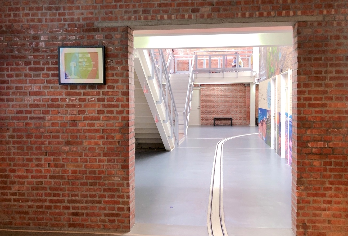 【桃園 軌道願景館】跟著桃園號小火車出發去。GOGO樂『3D媒體互動、體驗車長、益智積木』