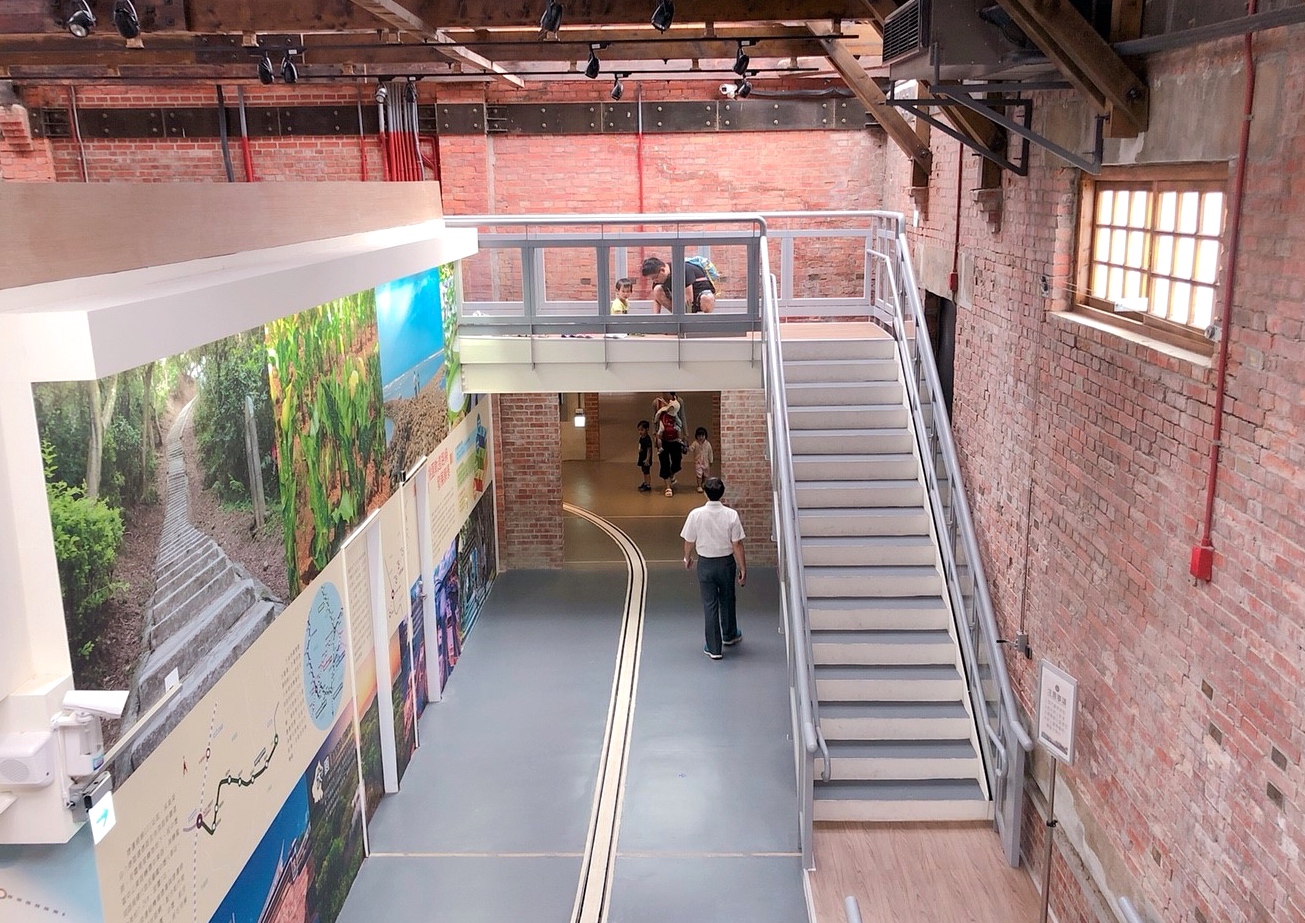 【桃園 軌道願景館】跟著桃園號小火車出發去。GOGO樂『3D媒體互動、體驗車長、益智積木』
