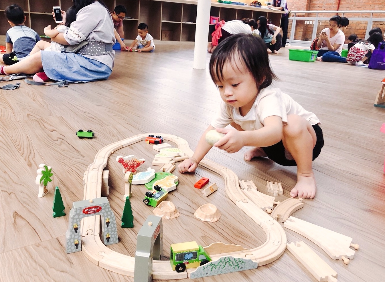 【桃園 軌道願景館】跟著桃園號小火車出發去。GOGO樂『3D媒體互動、體驗車長、益智積木』