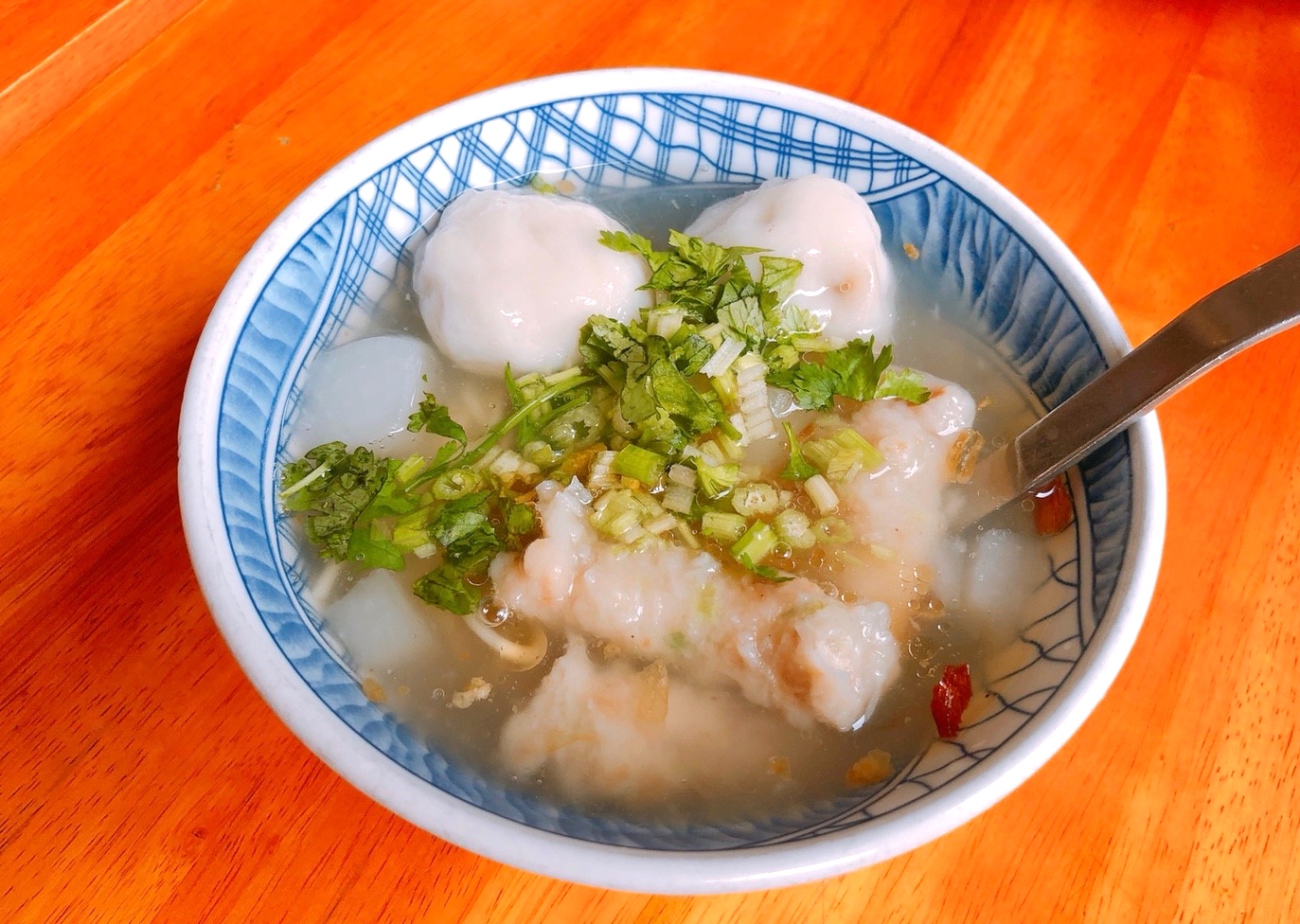 【台北 老阿伯魷魚羹】傳承一甲子的古早味。綜合羹搭配手工油蔥飯值得一嚐