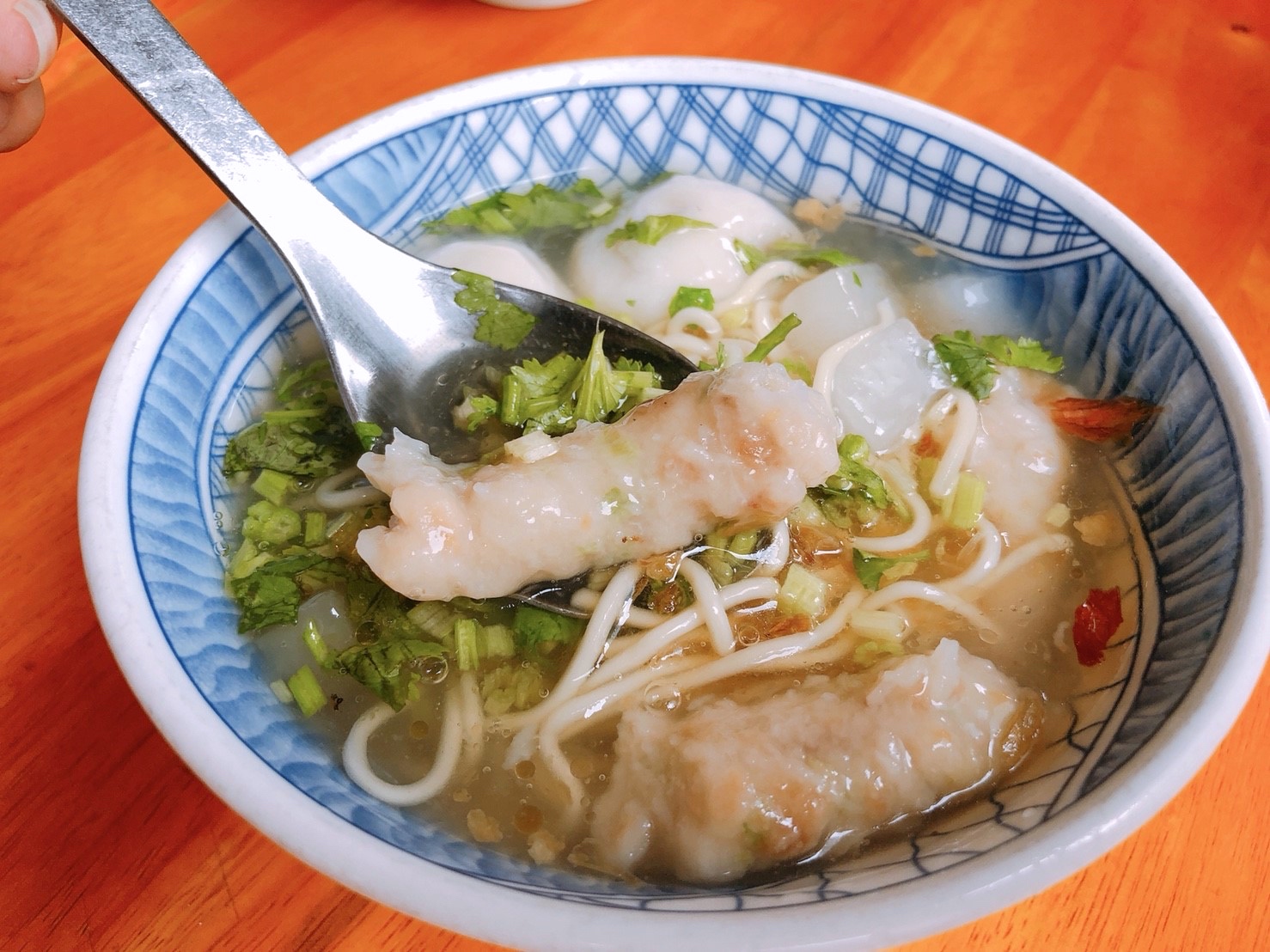 【台北 老阿伯魷魚羹】傳承一甲子的古早味。綜合羹搭配手工油蔥飯值得一嚐