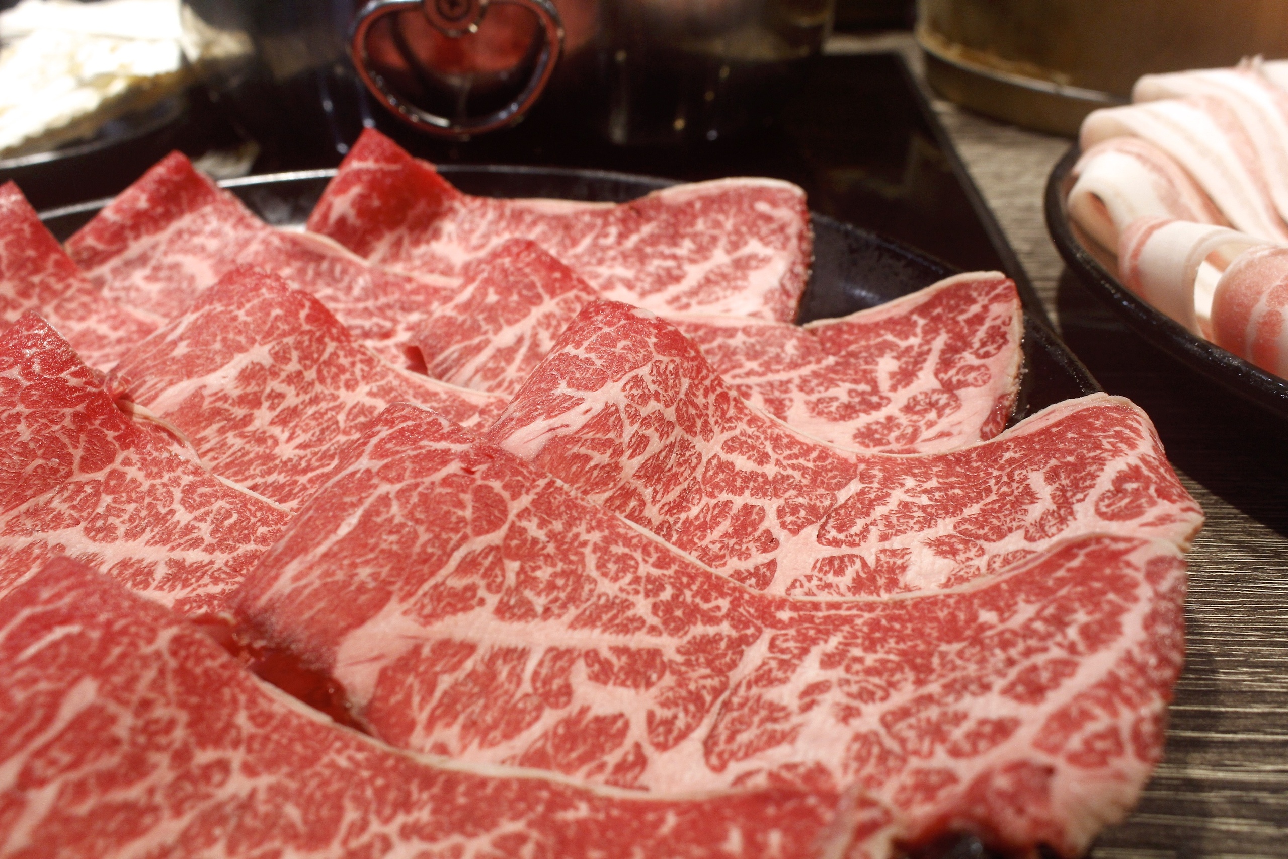 【桃園 上官木桶鍋(中壢加盟店)】桃園第一家！吃痛風鍋不用跑蘆洲。頂級海鮮和牛店