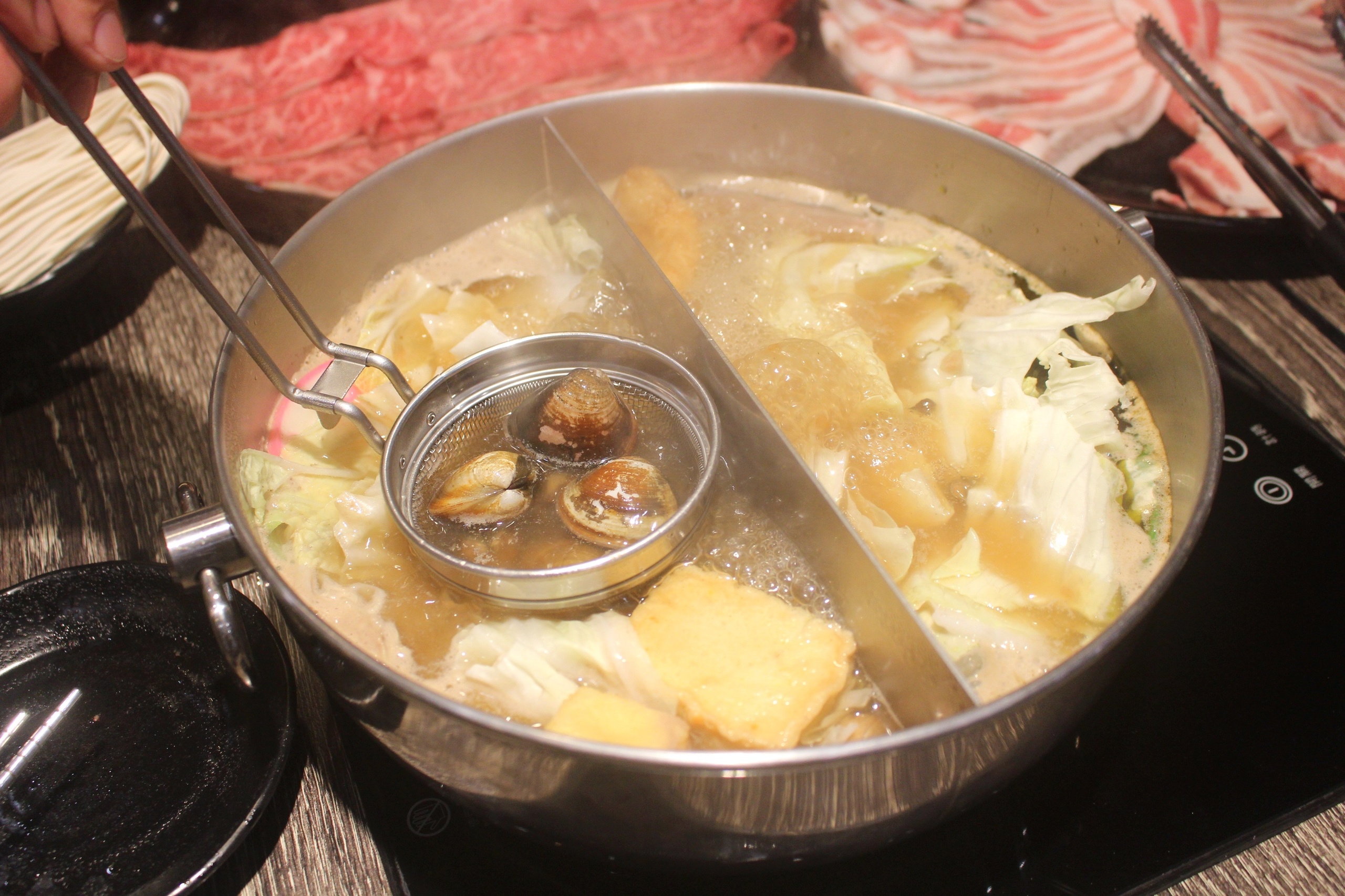 【桃園 上官木桶鍋(中壢加盟店)】桃園第一家!吃痛風鍋不用跑蘆洲。頂級海鮮和牛店 【桃園 上官木桶鍋(中壢加盟店)】桃園第一家!吃痛風鍋不用跑蘆洲。頂級海鮮和牛店