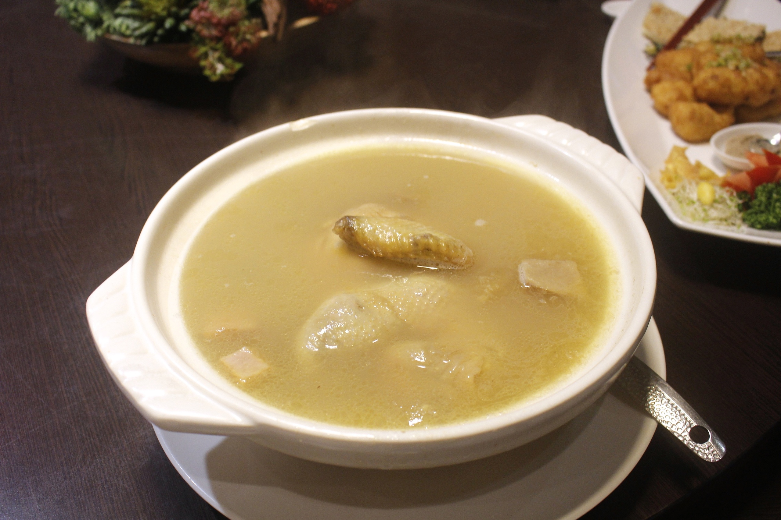 【桃園 點水樓】工業區藏身東方樓。品嚐秋蟹好時機!更不能錯過No.1彩色小籠包 【桃園 點水樓】工業區藏身東方樓。品嚐秋蟹好時機!更不能錯過No.1彩色小籠包