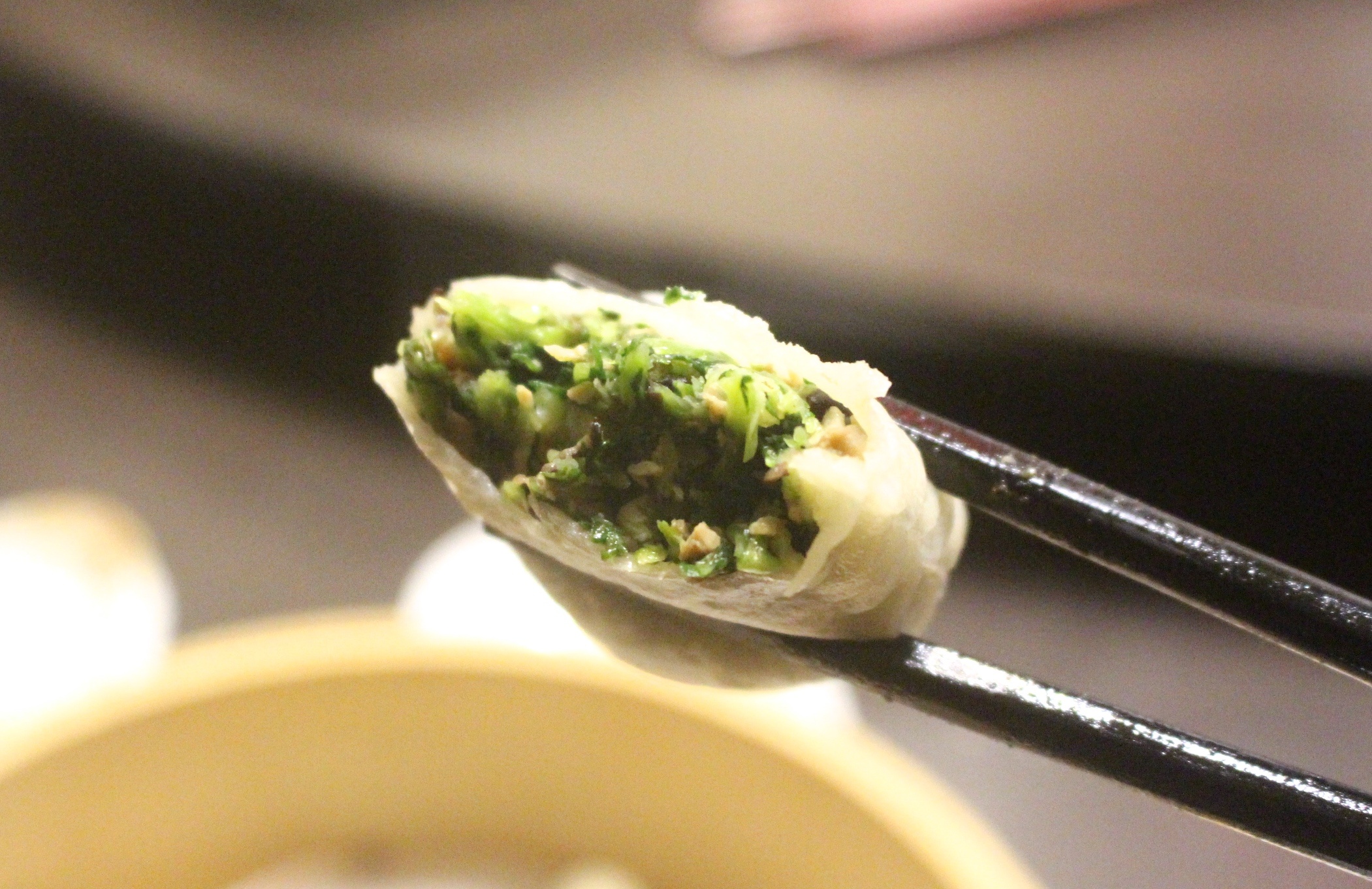 【桃園 點水樓】工業區藏身東方樓。品嚐秋蟹好時機！更不能錯過No.1彩色小籠包