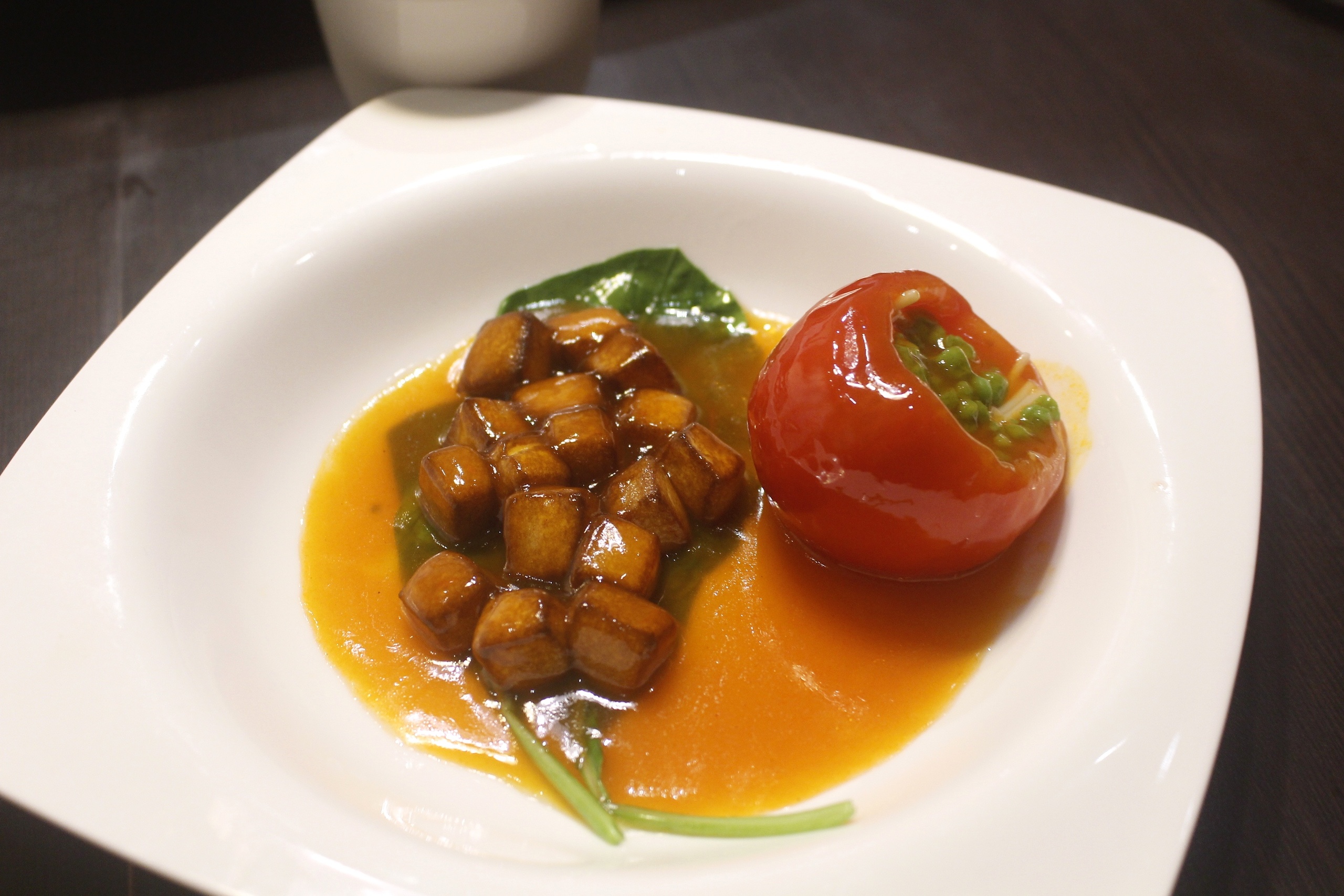 【桃園 點水樓】工業區藏身東方樓。品嚐秋蟹好時機!更不能錯過No.1彩色小籠包 【桃園 點水樓】工業區藏身東方樓。品嚐秋蟹好時機!更不能錯過No.1彩色小籠包