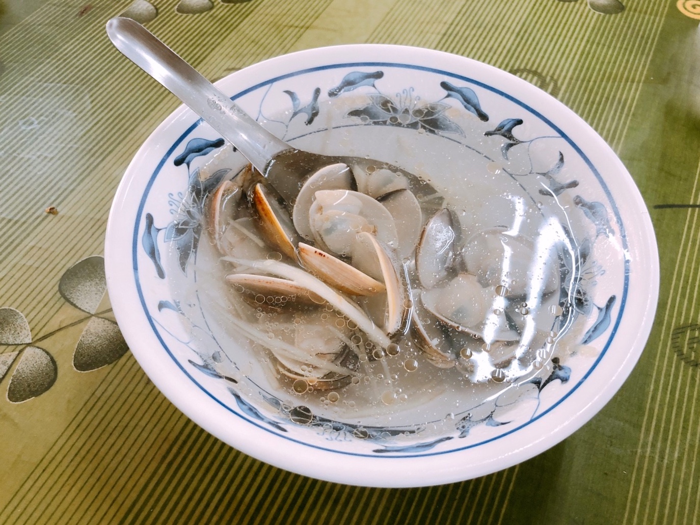 【彰化 台生蚵仔煎】王功必嚐鮮蚵料理。蚵仔煎量多好吃、香酥蚵仔酥必點！