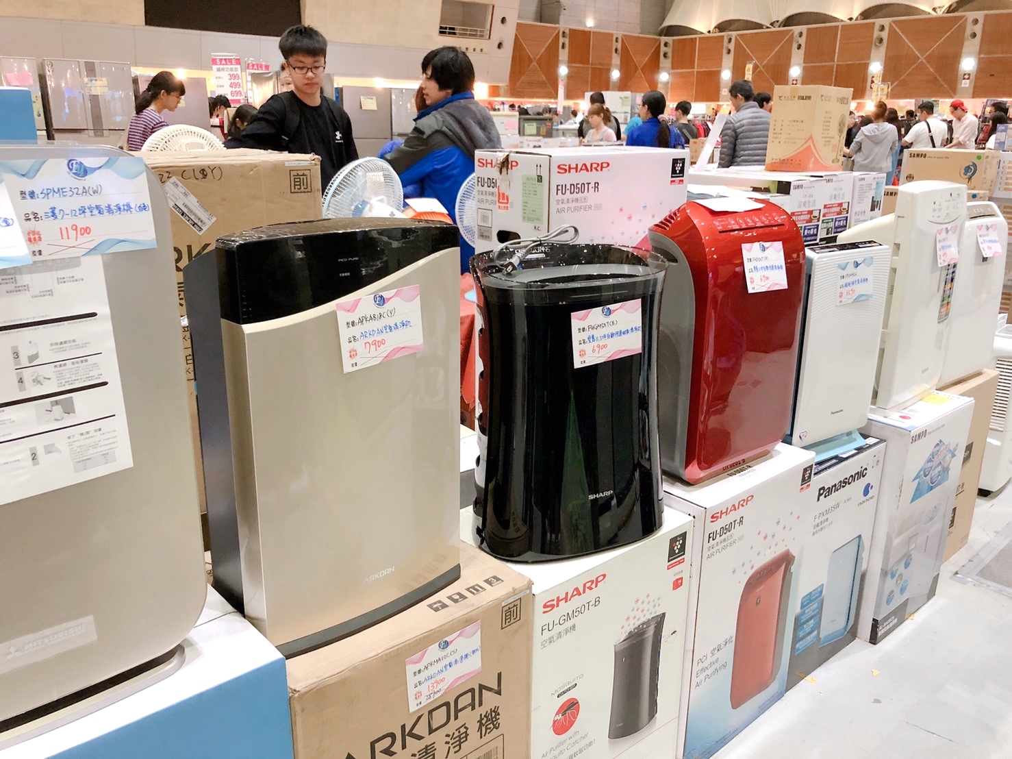 【新北 台灣廠拍賣】11/2~11/11雙北五股場。電器、童裝、名牌鞋款!New Balance一雙500元 【新北 台灣廠拍賣】11/2~11/11雙北五股場。電器、童裝、名牌鞋款!New Balance一雙500元