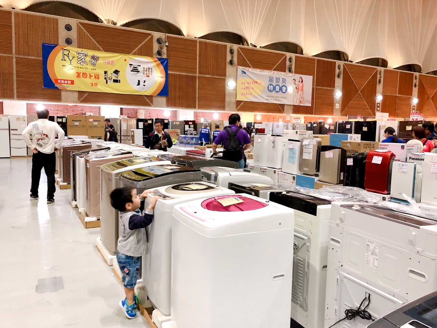 【新北 台灣廠拍賣】11/2~11/11雙北五股場。電器、童裝、名牌鞋款!New Balance一雙500元 【新北 台灣廠拍賣】11/2~11/11雙北五股場。電器、童裝、名牌鞋款!New Balance一雙500元