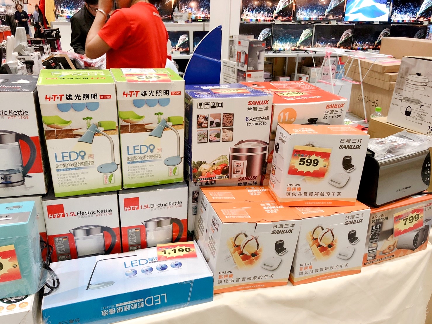 【新北 台灣廠拍賣】11/2~11/11雙北五股場。電器、童裝、名牌鞋款!New Balance一雙500元 【新北 台灣廠拍賣】11/2~11/11雙北五股場。電器、童裝、名牌鞋款!New Balance一雙500元