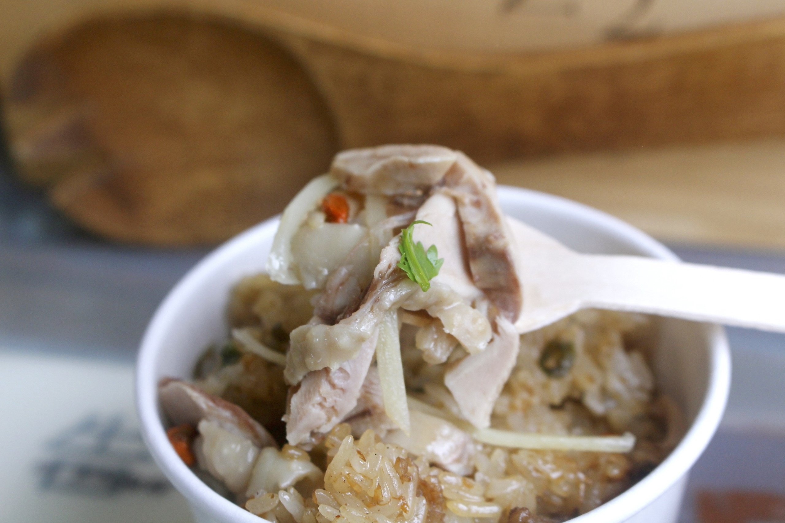 【桃園 八塊油飯】假日才營業的古早味手工油飯。鮮嫩麻油雞腿片、小孩都愛的小肉豆 【桃園 八塊油飯】假日才營業的古早味手工油飯。鮮嫩麻油雞腿片、小孩都愛的小肉豆