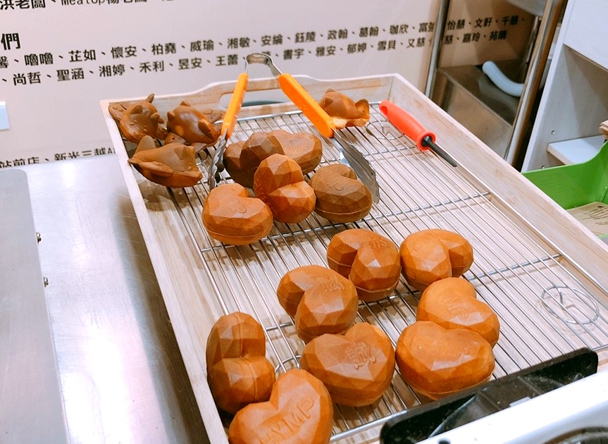 【桃園 紅玉滿赤心雞蛋糕】統領小巷超人氣立體愛心雞蛋糕。外酥內Q像麻糬? 【桃園 紅玉滿赤心雞蛋糕】統領小巷超人氣立體愛心雞蛋糕。外酥內Q像麻糬?