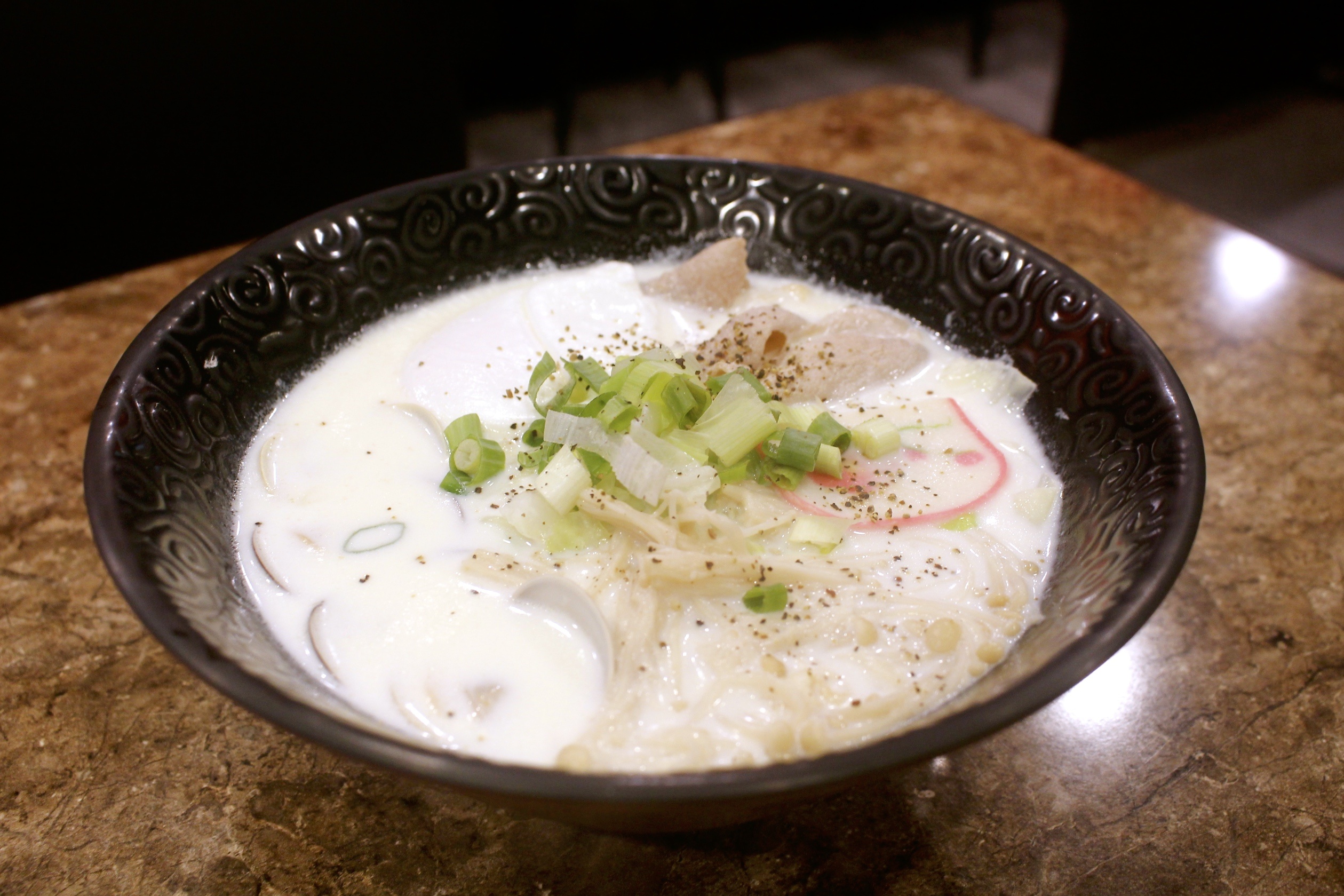 【桃園 味之屋】老店新裝潢再出發!!不傷荷包一碗原味只賣你70元。吃得到半熟蛋包