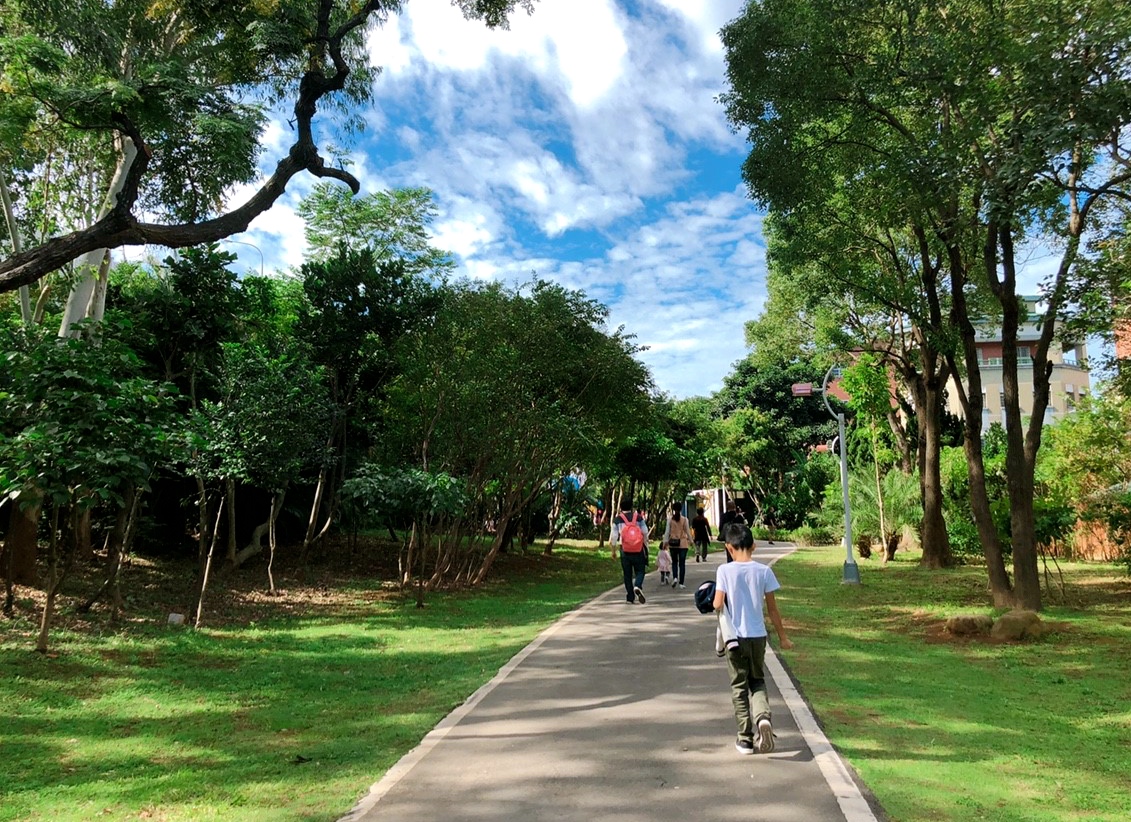 【新北 林口樂活公園】超立體捷運主題溜滑梯。四米高超快速來不及尖叫啦!!! 【新北 林口樂活公園】超立體捷運主題溜滑梯。四米高超快速來不及尖叫啦!!!