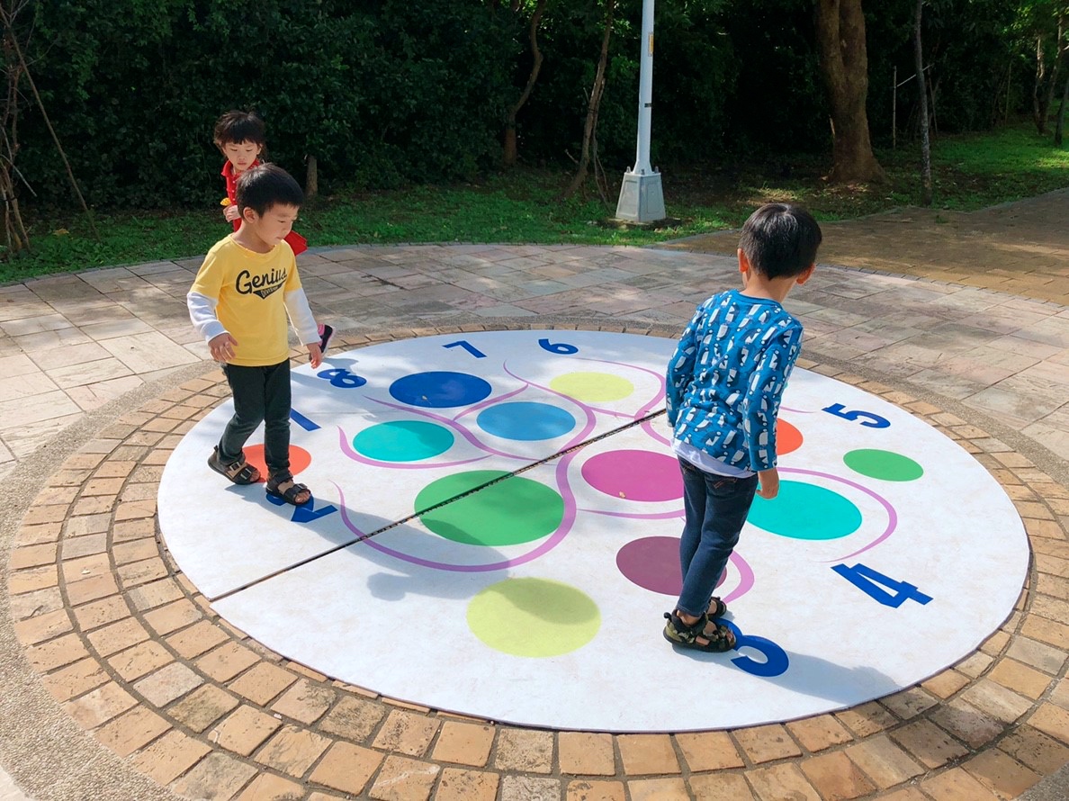 【新北 林口樂活公園】超立體捷運主題溜滑梯。四米高超快速來不及尖叫啦!!! 【新北 林口樂活公園】超立體捷運主題溜滑梯。四米高超快速來不及尖叫啦!!!
