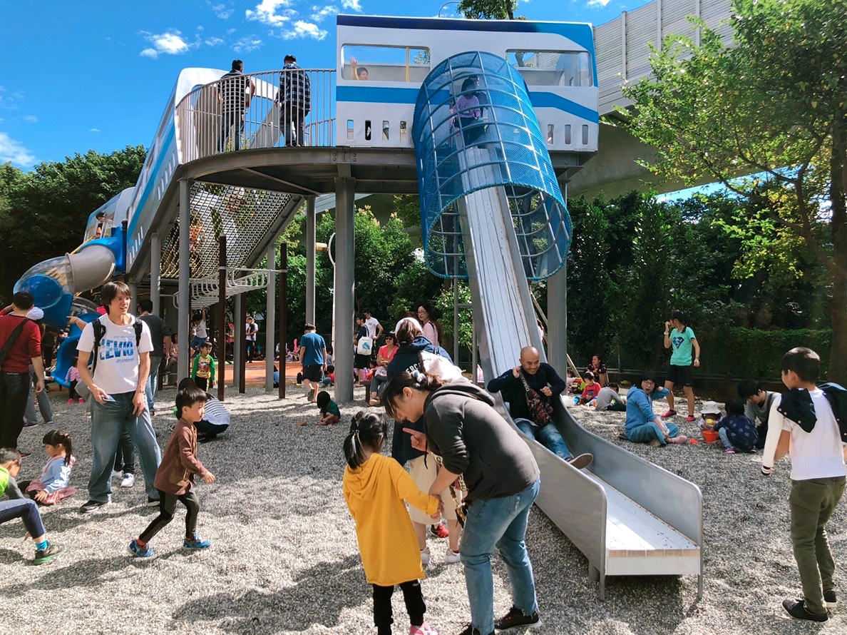 【新北 林口樂活公園】超立體捷運主題溜滑梯。四米高超快速來不及尖叫啦!!! 【新北 林口樂活公園】超立體捷運主題溜滑梯。四米高超快速來不及尖叫啦!!!