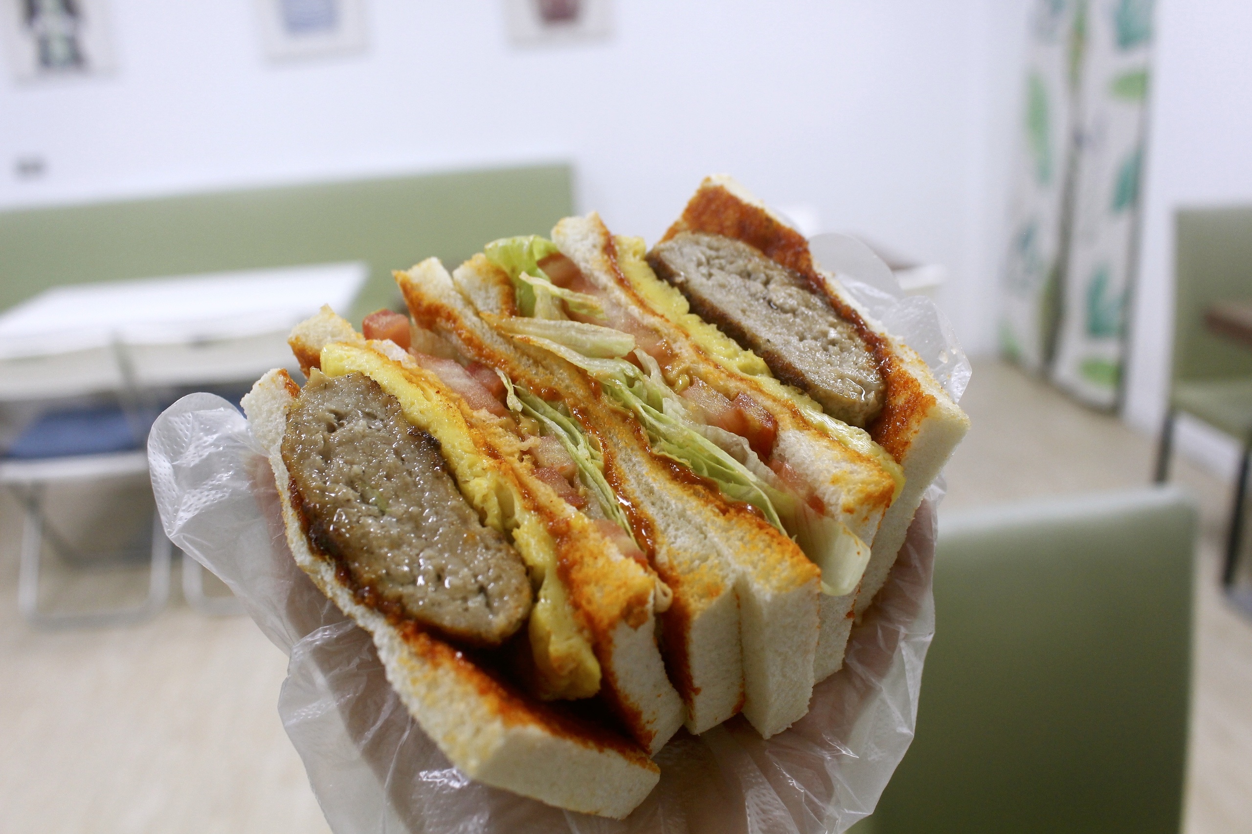 【桃園 歐巴碳烤吐司】早餐店出現韓式水梨豬排。愛吃“手打漢堡肉排、日式大飯糰” 【桃園 歐巴碳烤吐司】早餐店出現韓式水梨豬排。愛吃“手打漢堡肉排、日式大飯糰”