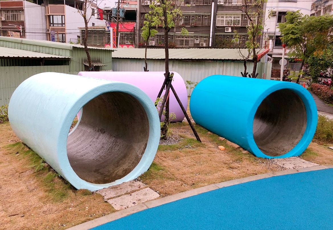 【新北 東昇公園】外星人入侵公園!星際探險主題遊戲場。立體攀爬網/沙坑/鞦韆/水管洞 【新北 東昇公園】外星人入侵公園!星際探險主題遊戲場。立體攀爬網/沙坑/鞦韆/水管洞