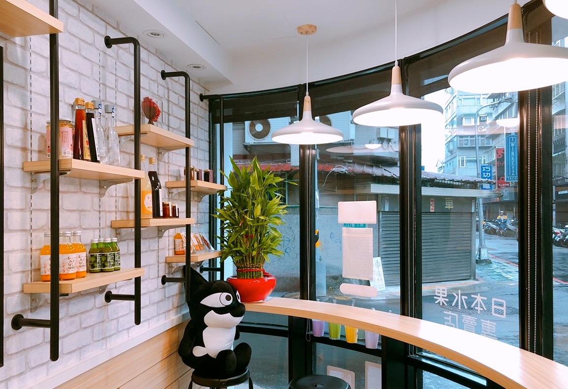【台北 J Fruit Mart】日本夫妻經營水果店。香蕉with藍莓醬/蜜柑鮮奶油三明治都好吃