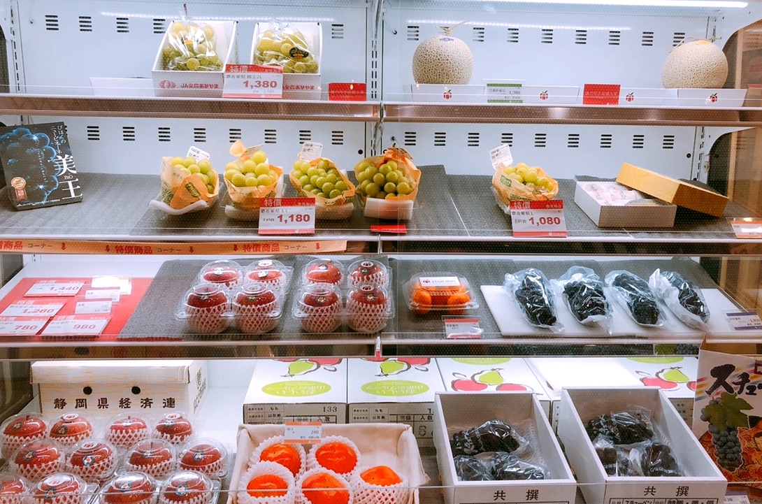 【台北 J Fruit Mart】日本夫妻經營水果店。香蕉with藍莓醬/蜜柑鮮奶油三明治都好吃