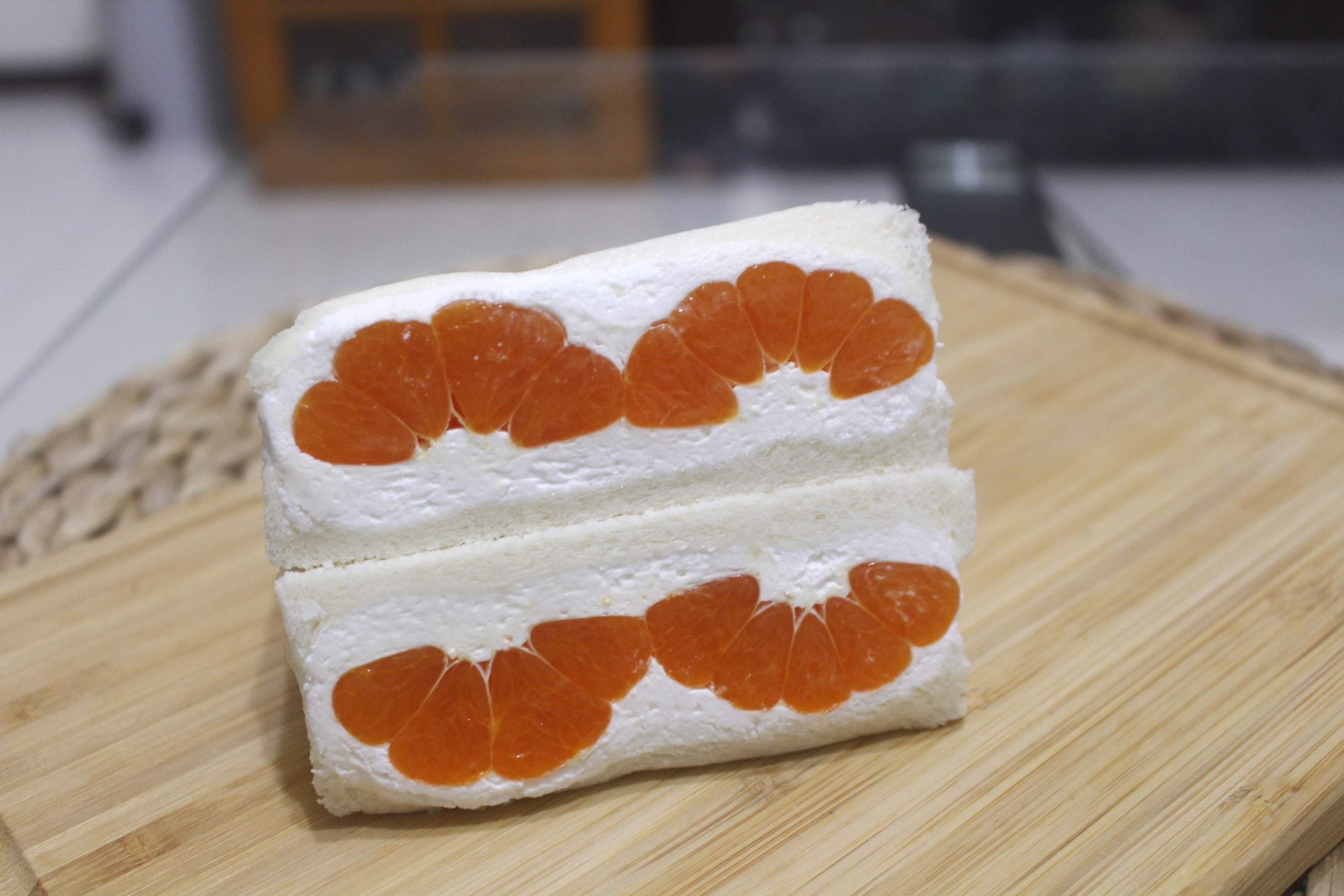 【台北 J Fruit Mart】日本夫妻經營水果店。香蕉with藍莓醬/蜜柑鮮奶油三明治都好吃