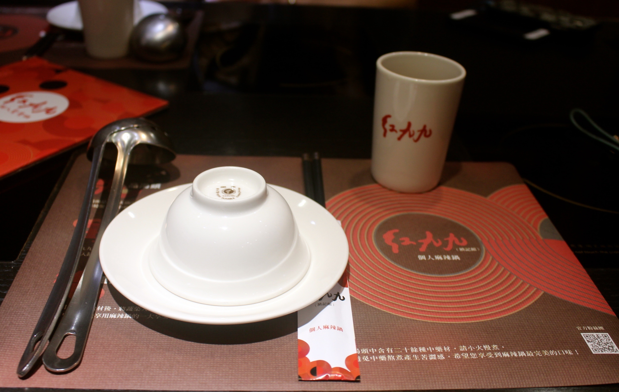 【台北 紅九九個人鴛鴦鍋】一個人也能享受麻辣鍋。個人專屬三層架盤用料超實在！
