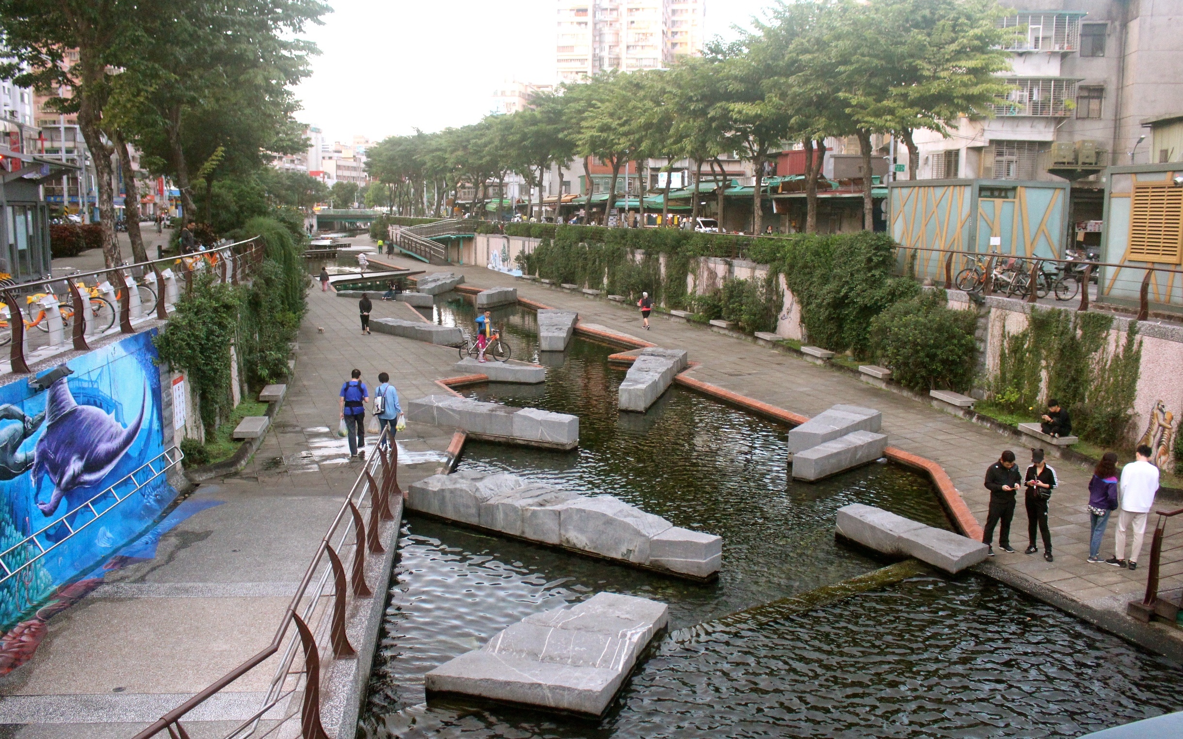 【新北 中港大排】2018拍照熱門點。彩繪水道廊、彩虹橋、積木步道&3D彩繪牆