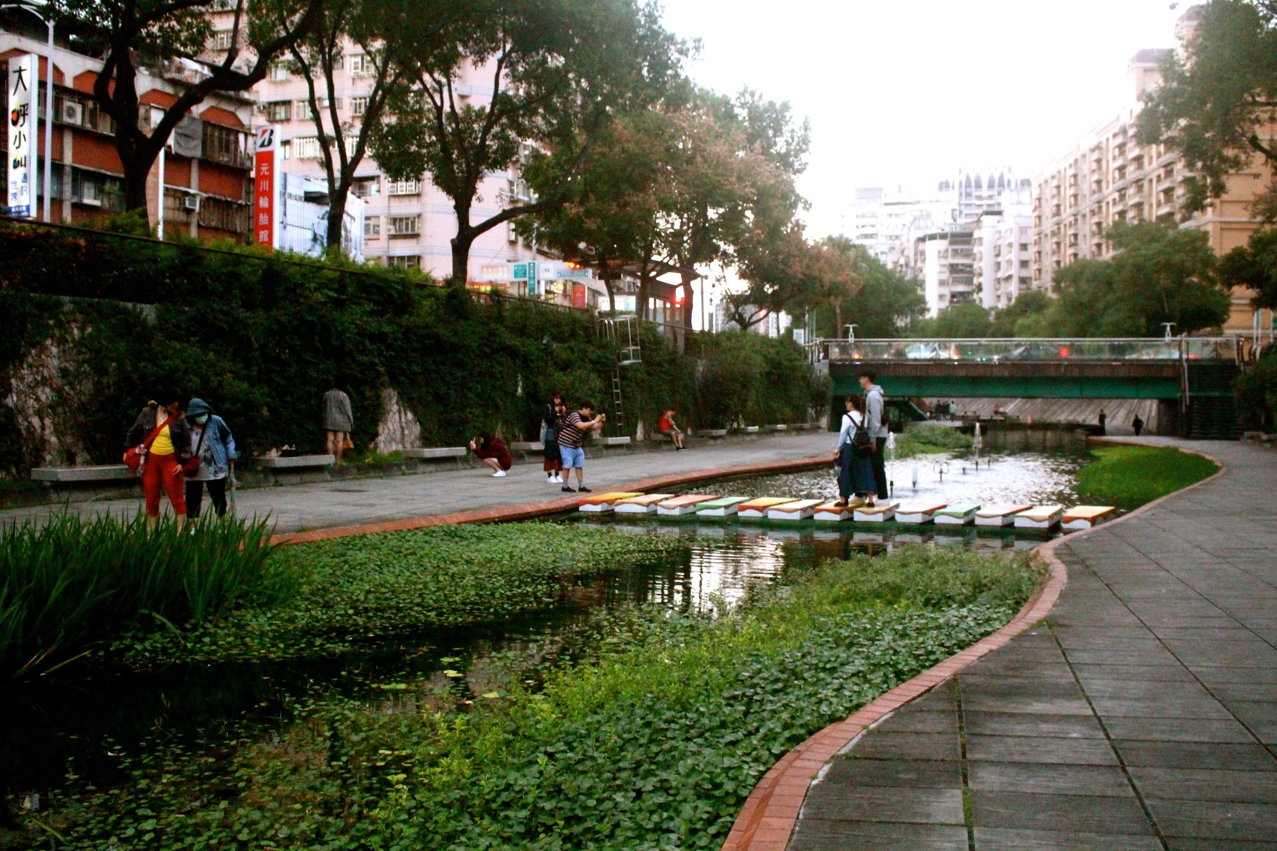 【新北 中港大排】2018拍照熱門點。彩繪水道廊、彩虹橋、積木步道&3D彩繪牆