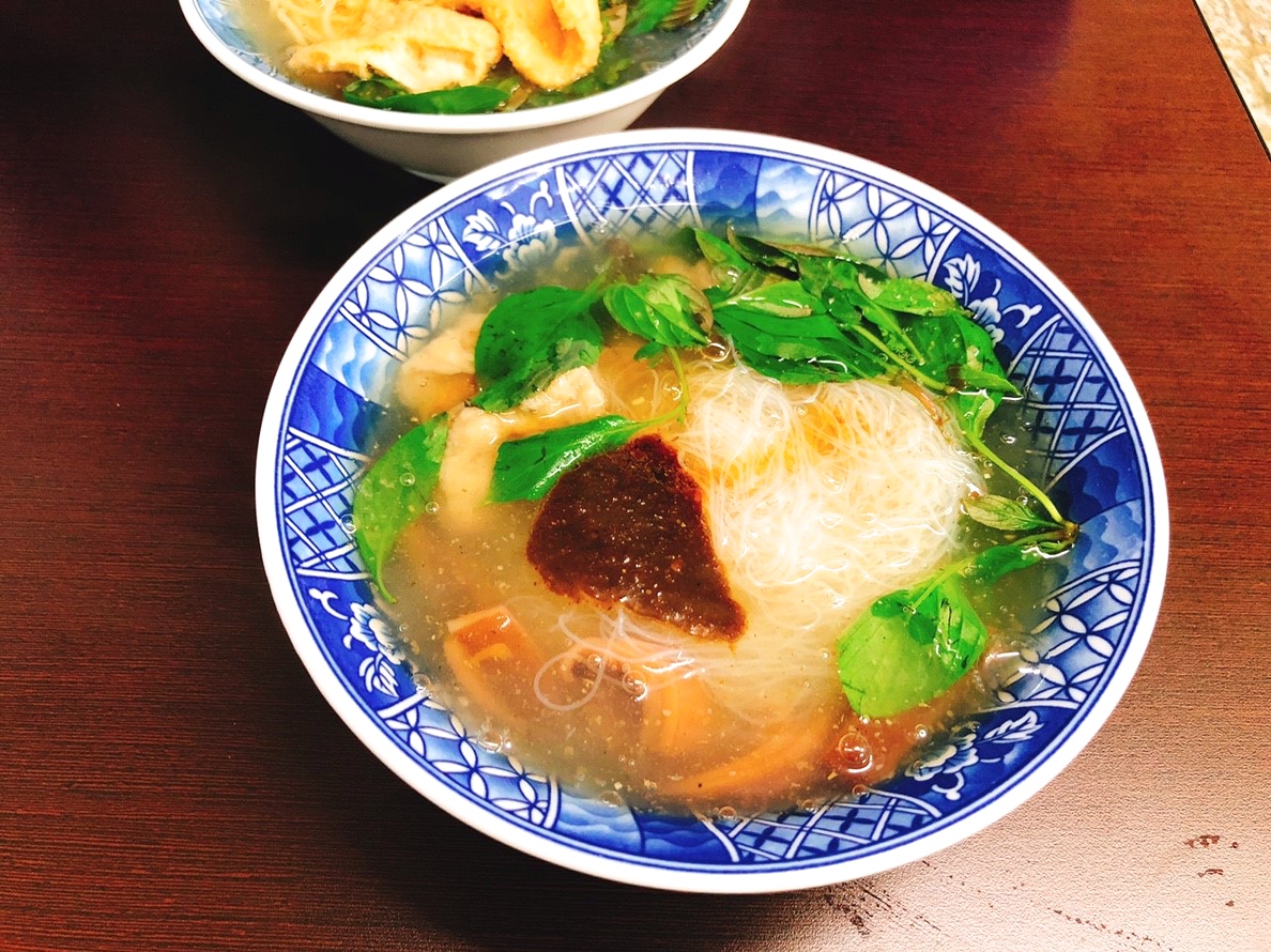 【桃園 三重韓國魷魚焿】珍賀鎵魷魚焿三十一老店。桃園也有分店/焿麵就是要加九層塔