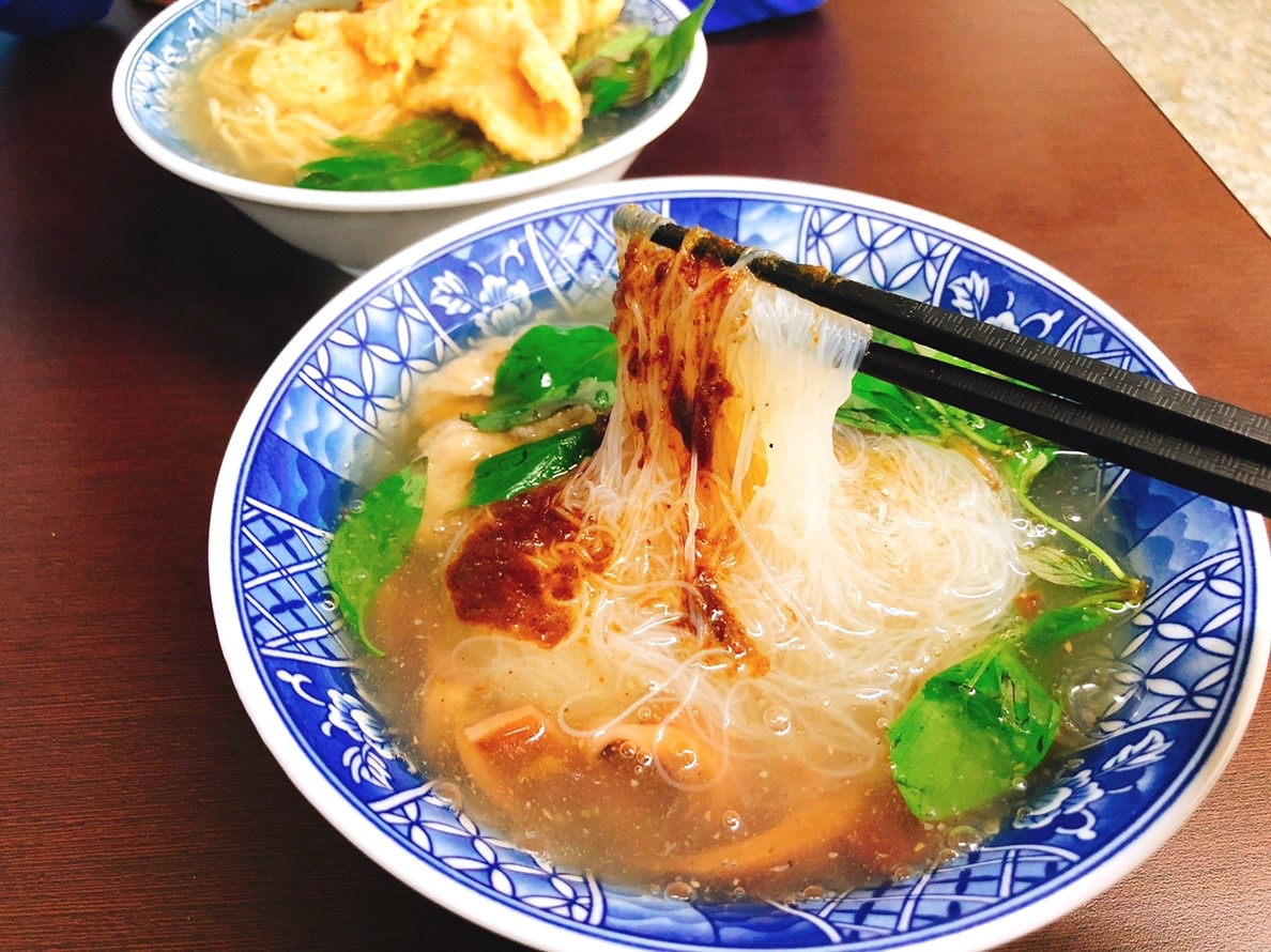 【桃園 三重韓國魷魚焿】珍賀鎵魷魚焿三十一老店。桃園也有分店/焿麵就是要加九層塔