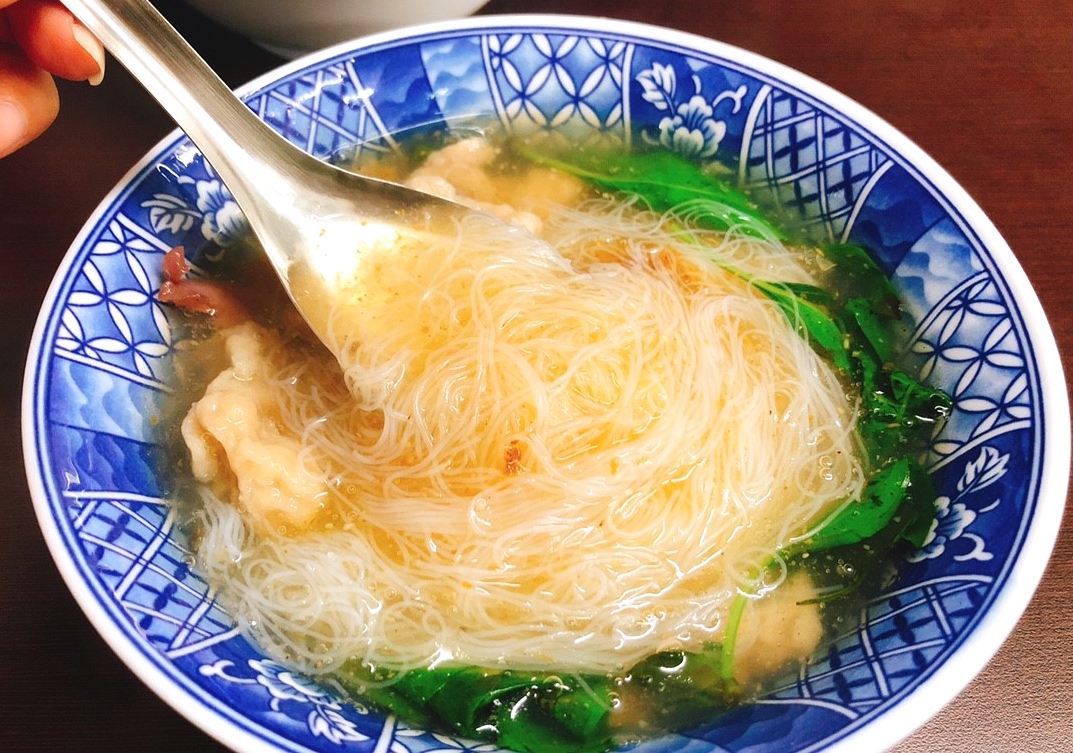 【桃園 三重韓國魷魚焿】珍賀鎵魷魚焿三十一老店。桃園也有分店/焿麵就是要加九層塔