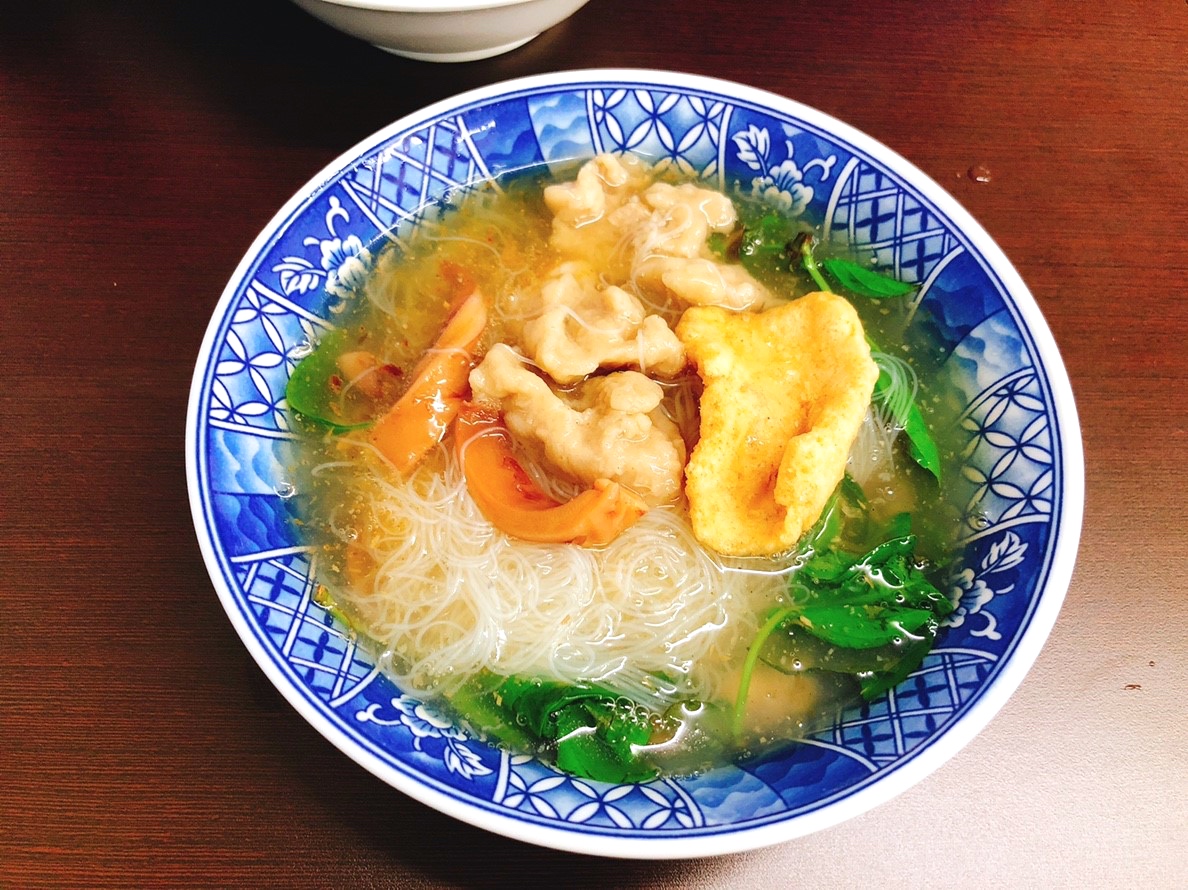 【桃園 三重韓國魷魚焿】珍賀鎵魷魚焿三十一老店。桃園也有分店/焿麵就是要加九層塔