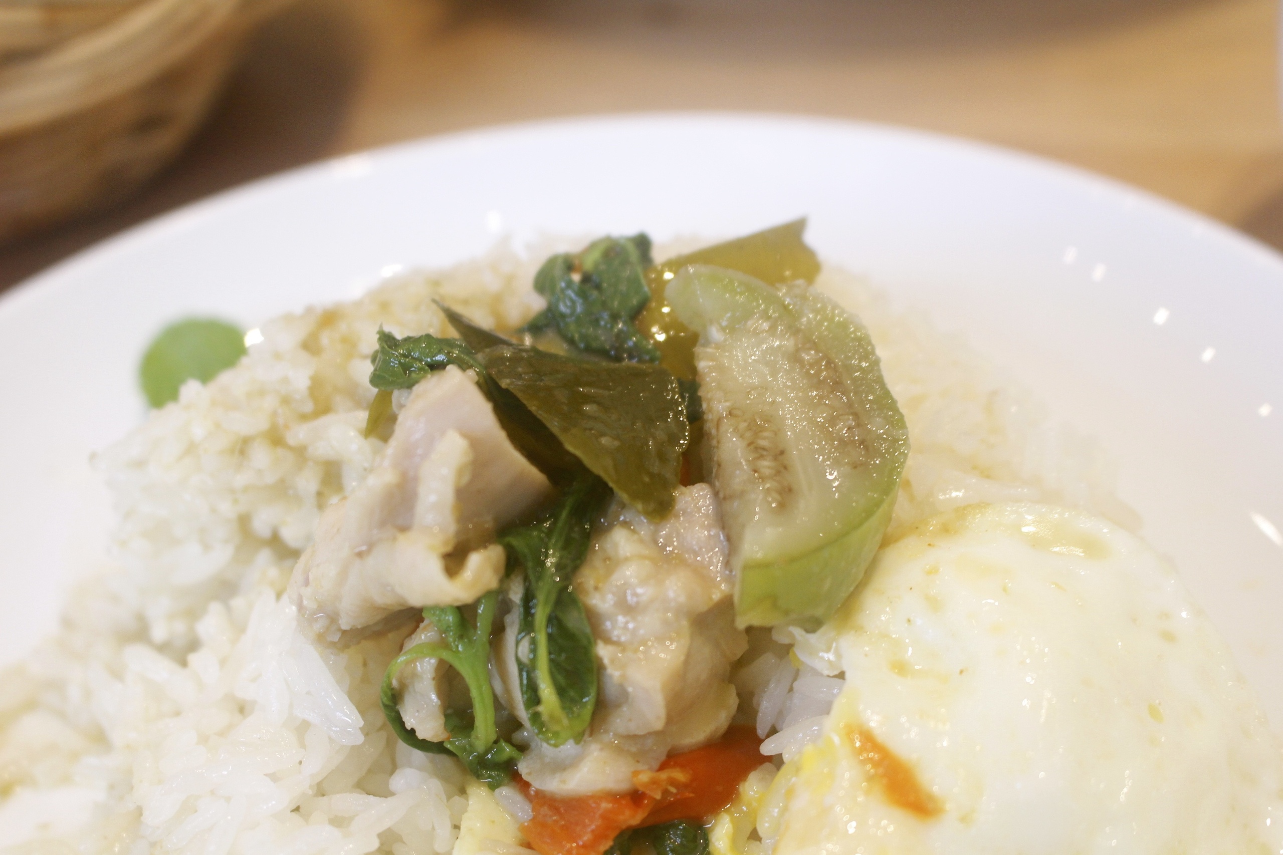 【桃園 阿含thai泰式料理】藏身在米干國的純泰料理。酸辣海鮮炒MAMA麵真對味!!!