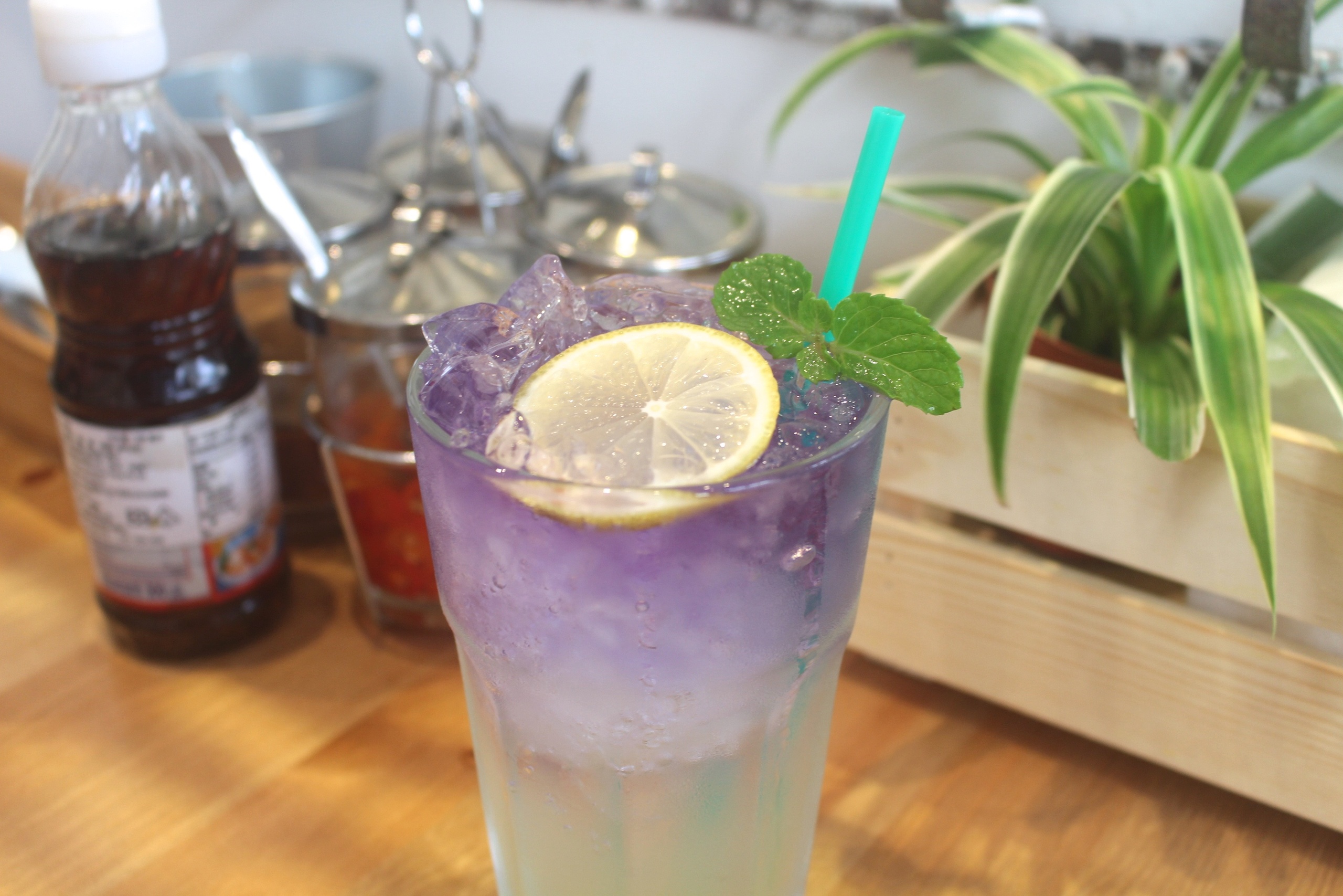 【桃園 阿含thai泰式料理】藏身在米干國的純泰料理。酸辣海鮮炒MAMA麵真對味!!!