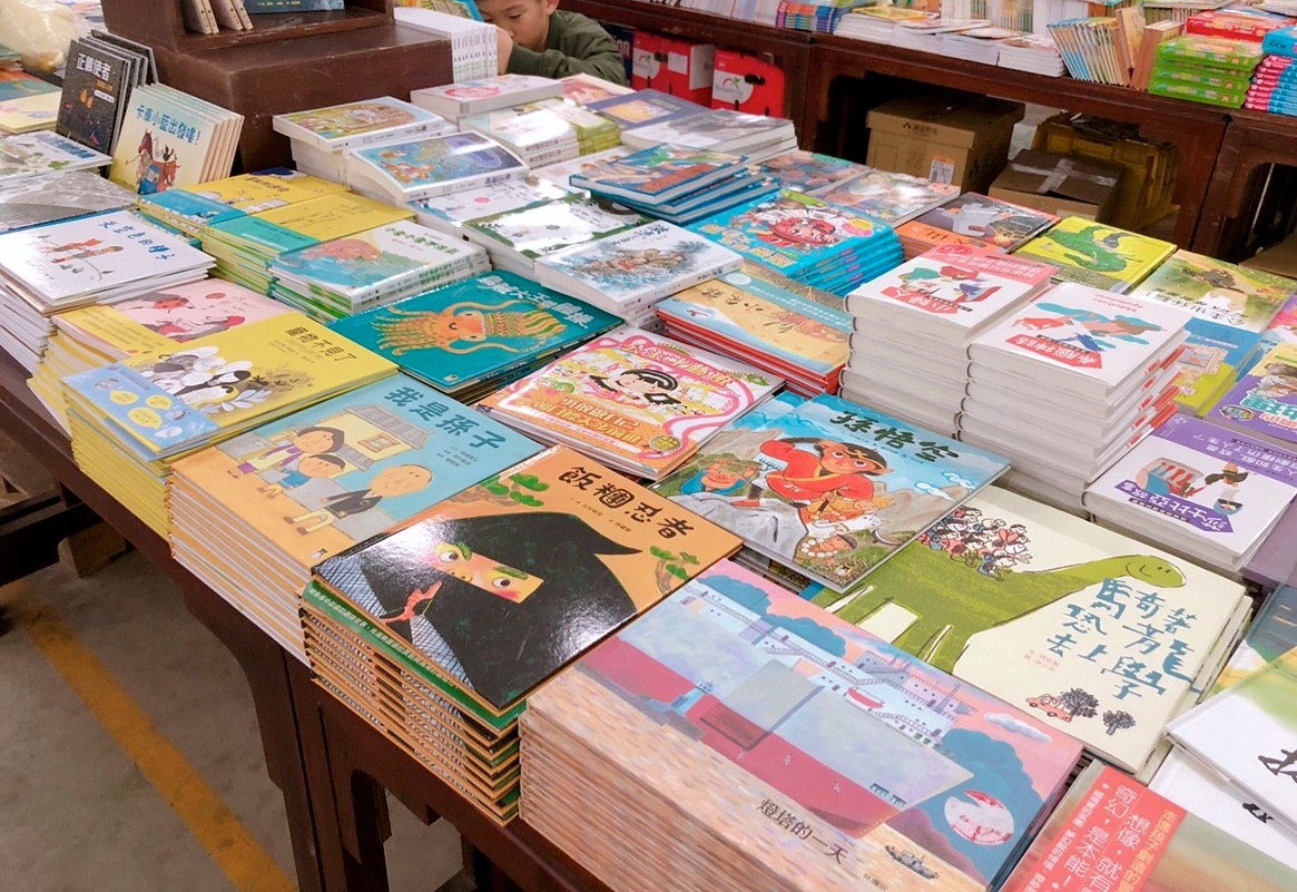 【桃園 高砂廠拍go】聯合高砂/摩曼頓/金石堂拍賣。羽絨外套400元up、金石堂庫存品10元