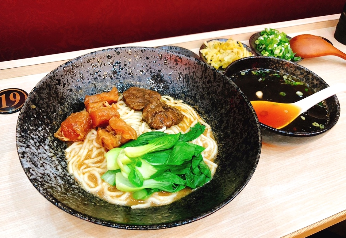 【新北 清一色牛肉麵】大胃王請進!!!牛肉麵免費續麵續湯、竟然還有珍珠奶茶免費喝到飽 【新北 清一色牛肉麵】大胃王請進!!!牛肉麵免費續麵續湯、竟然還有珍珠奶茶免費喝到飽