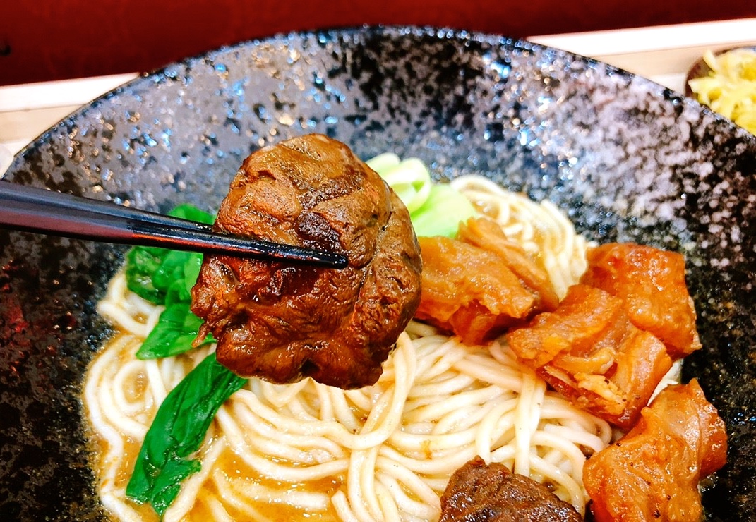 【新北 清一色牛肉麵】大胃王請進!!!牛肉麵免費續麵續湯、竟然還有珍珠奶茶免費喝到飽 【新北 清一色牛肉麵】大胃王請進!!!牛肉麵免費續麵續湯、竟然還有珍珠奶茶免費喝到飽