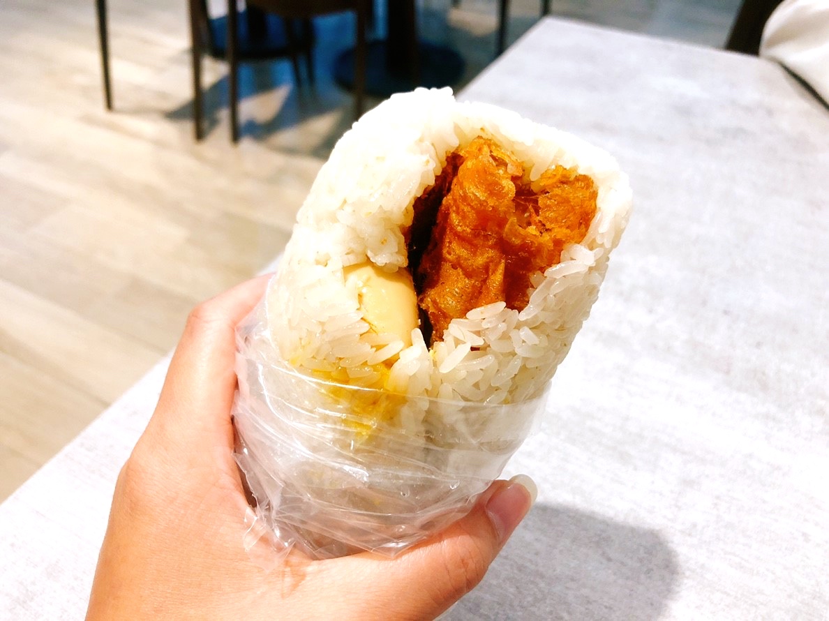 【桃園 上禾味】傳統豆漿早點宵夜二代店。中式糯米飯糰包入溏心蛋???